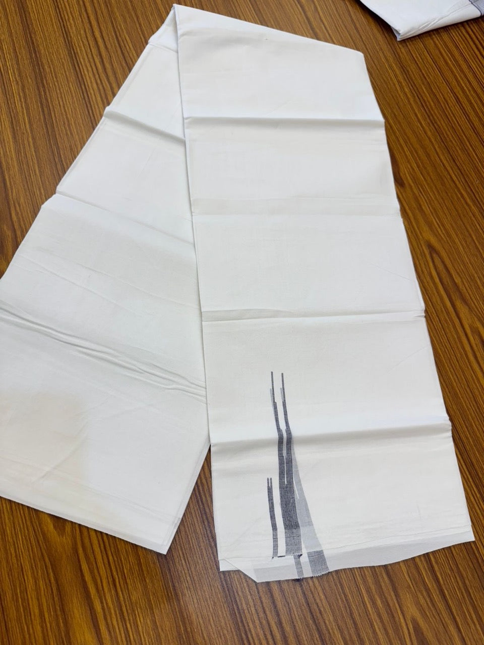 20% Discount ! Kaitharikada Balaramapuram 100% Cotton Pure White Double Mundu/Dothi - 100x80 - 1.5 cm Puliyilakkara Navy Blue Double Chutty Kara 4 mtr (8.5 muzham) - 63 KK5255 VAS