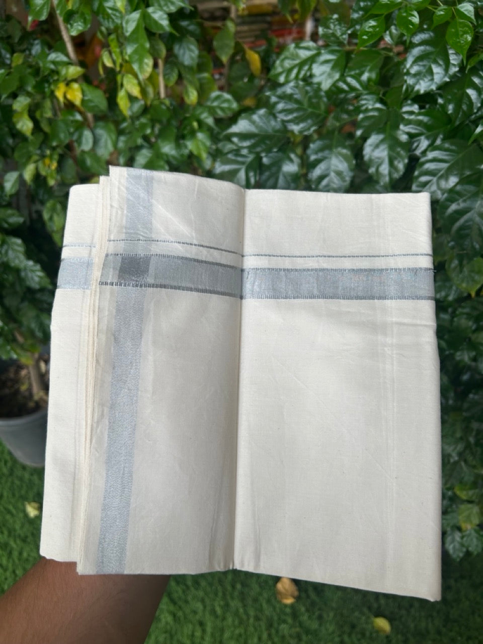24% Discount !! KaithariKada Balaramapuram 100% Cotton Off white Single Mundu/Dhoti - Twisted 60s Thread- 0.75 inch Silver Kara (2 meter / 4 muzham) - 1 KK5245 GL