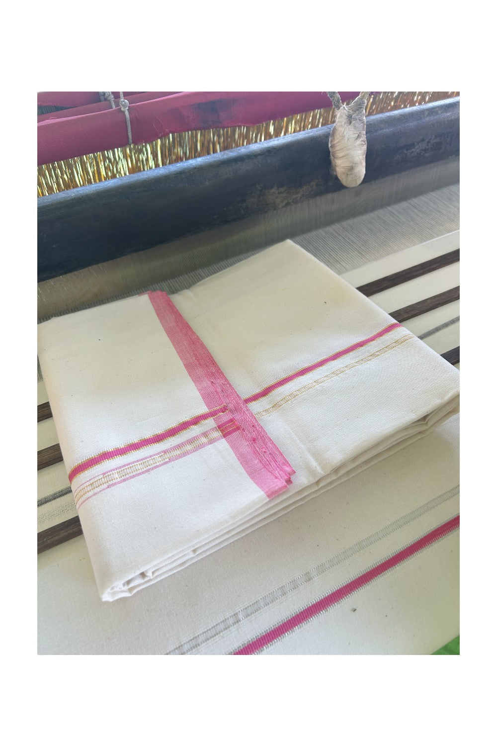 SIGNATURE KAITHARIKADA EXCLUSIVE SINGLE DHOTI - 30% Discount! 100% Cotton Balaramapuram HANDLOOM Single Mundu/Dhoti - Off White - (Unbleached) 0.25 Inch PINK & KASAVU Chutty Kara (2 meter / 4 muzham) - 1KK502KK