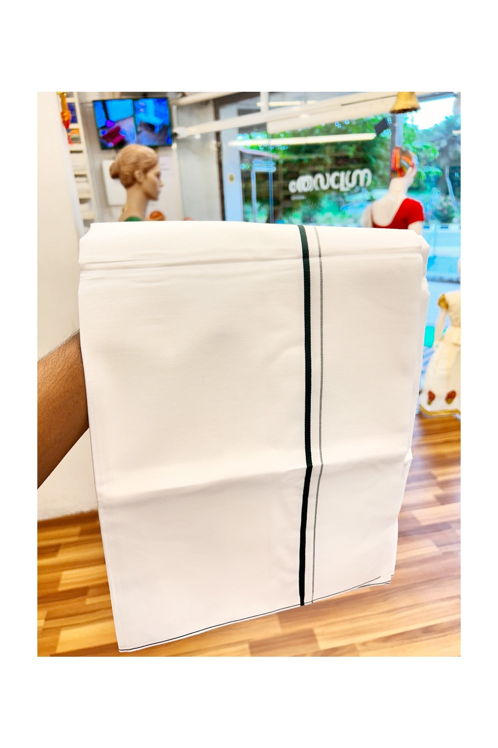 21% OFFER!! KaithariKada WRINKLE FREE Cotton PURE WHITE SINGLE Mundu/Dhoti-40X40 Dark Green 1.5 cm (2 meter / 4 muzham) Kara- 14uat