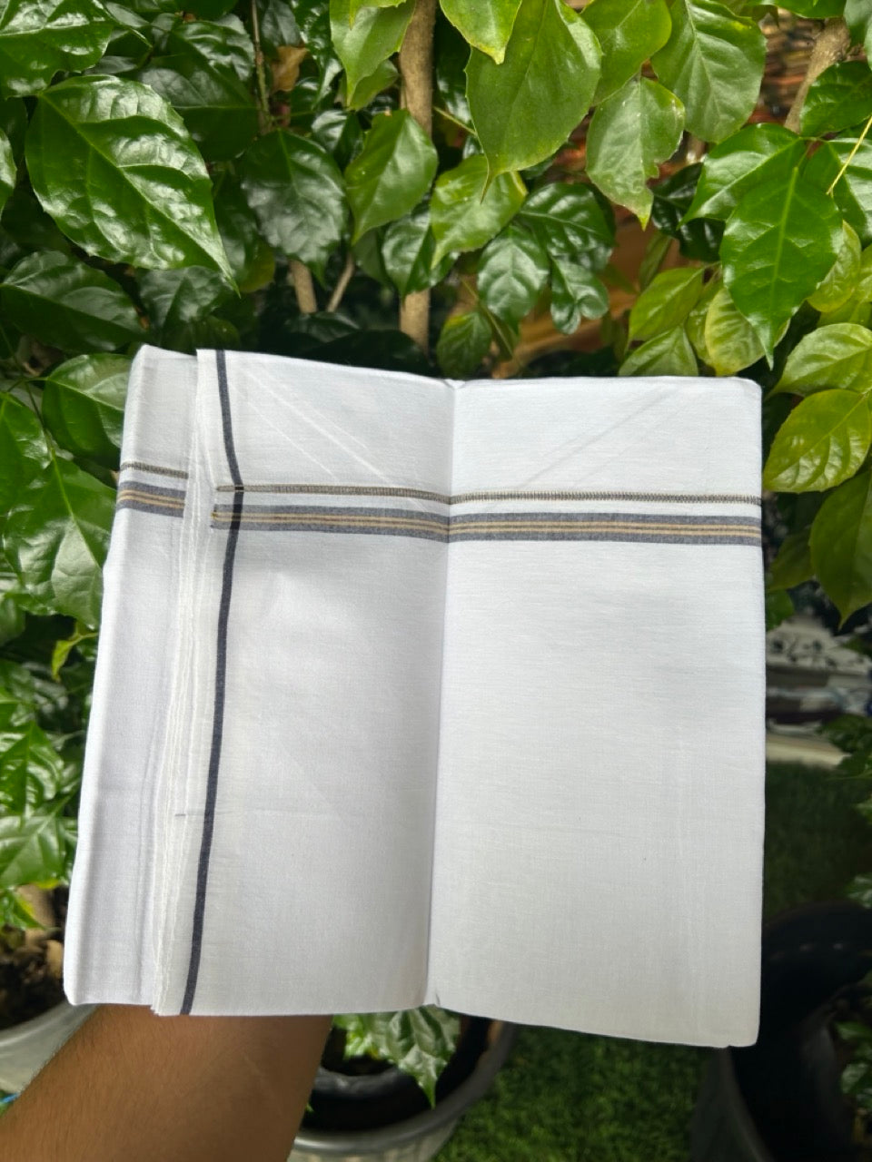 24% Discount !! KaithariKada Balaramapuram 100% Cotton Pure white Single Mundu/Dhoti - Twisted 60s Thread- 0.5 inch Silver Kasavu Navy Blue & Yellow Striped Kara (2 meter / 4 muzham) - 24KK5241 GL