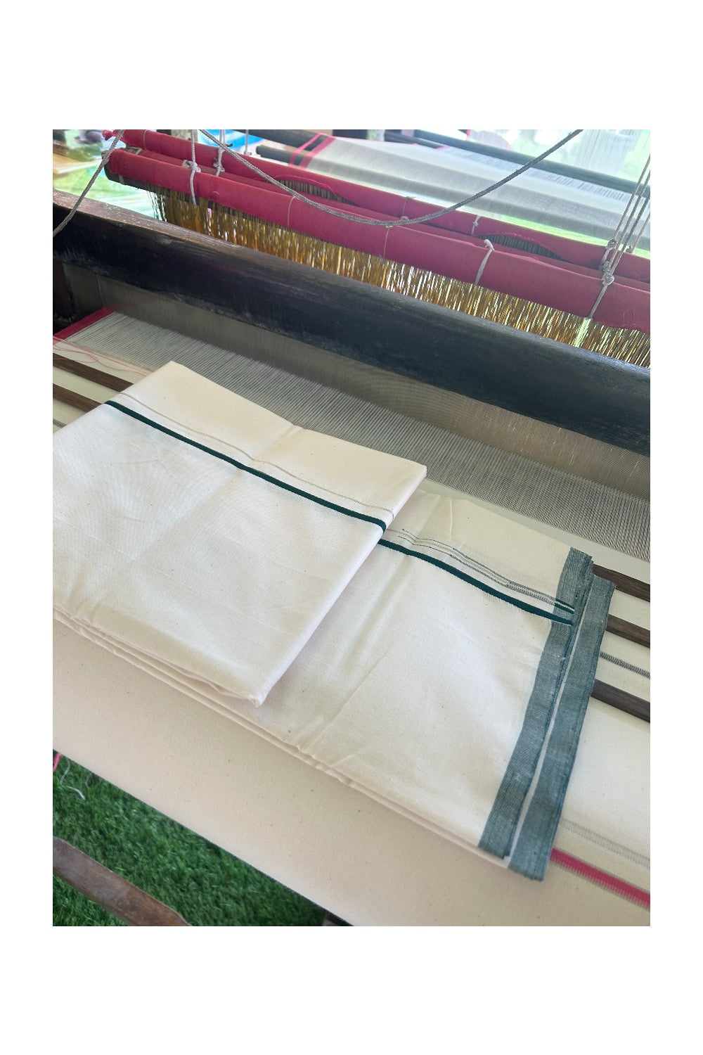 SIGNATURE KAITHARIKADA EXCLUSIVE SINGLE DHOTI - 30% Discount! 100% Cotton Balaramapuram HANDLOOM Single Mundu/Dhoti - Off White - (Unbleached) 0.25 Inch GREEN & SILVER KASAVU Chutty Kara (2 meter / 4 muzham) - 4KK502KK