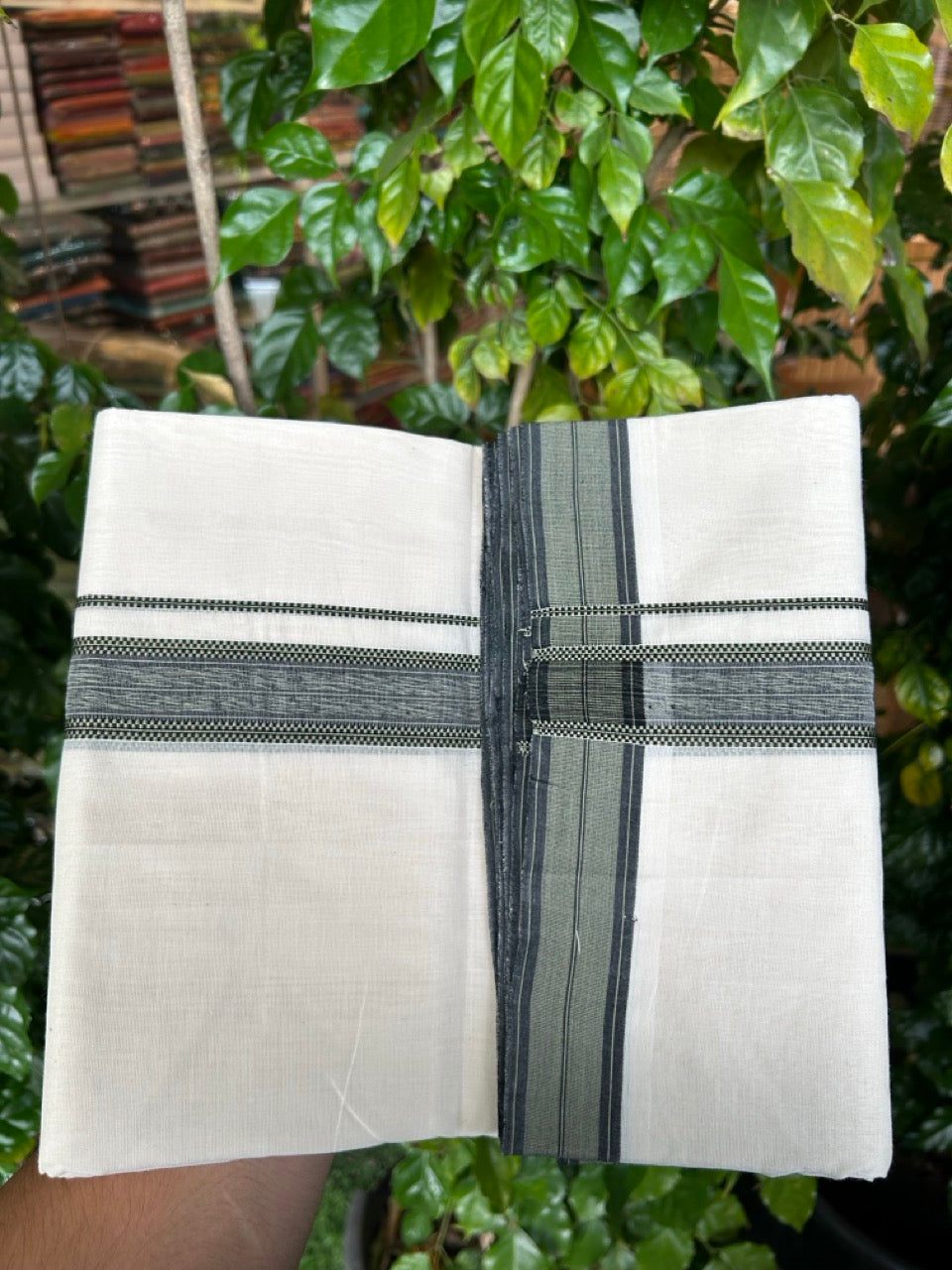 25% DISCOUNT!! KaithariKada HANDLOOM UNAKKUPAAV Balaramapuram - 100% PURE Cotton OFF White - (Unbleached) Double Mundu/Dothi - 100 x 80 - 1 inch Black Green Shaded 3.80 meter (8.5 mulam) - 41 KK5249 REA