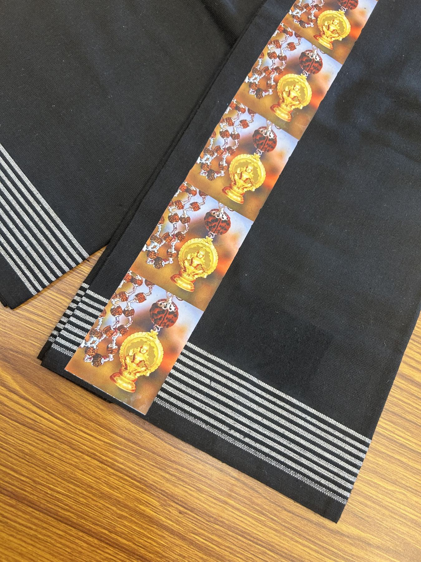 Kaitharikada - Polyster + Cotton - 40s twisted - Pure white Single Kaily / Lungi - 2.5 inch Ayyappan Printed Striped Border with Black colour body (2 meter / 4 muzham) - 16 KK8041 GAN