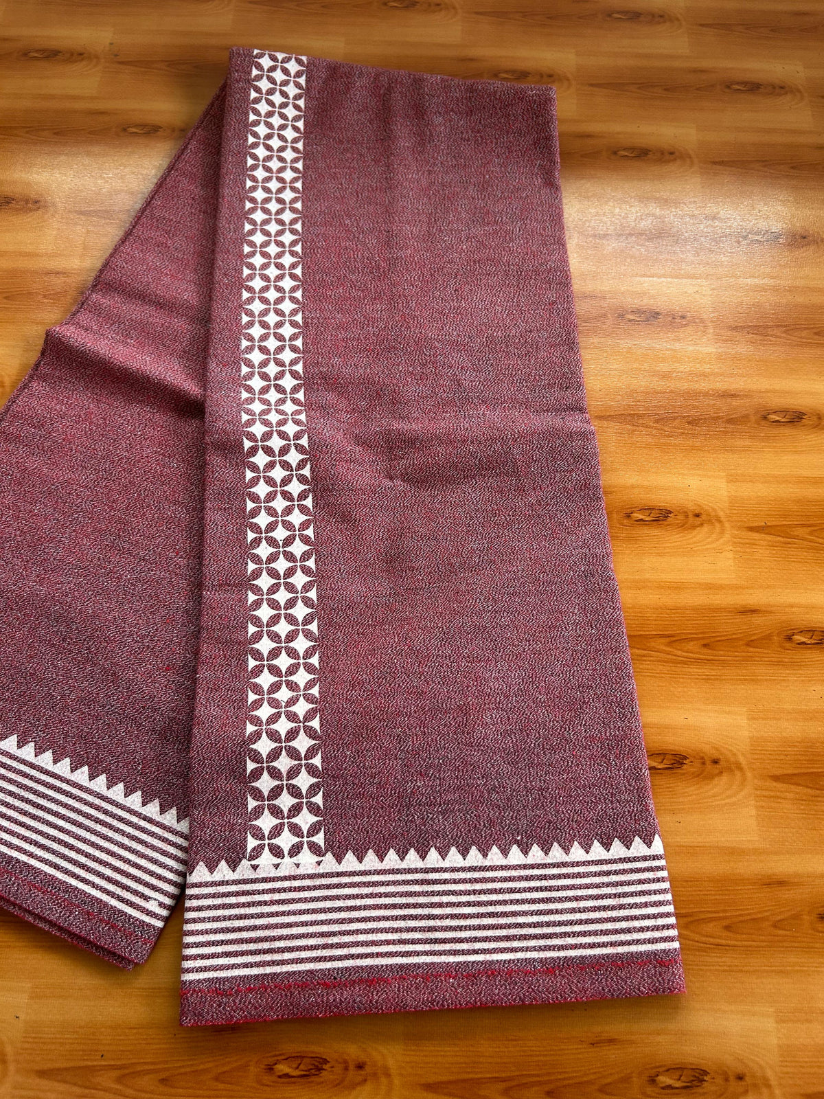 Kaitharikada - Single Kaily / Lungi - Mixed Cotton - 40s twisted - 1.5 inch White Printed kara with Red , Black & White Shaded colour body (2 meter / 4 muzham) - 8 KK8083 GAN