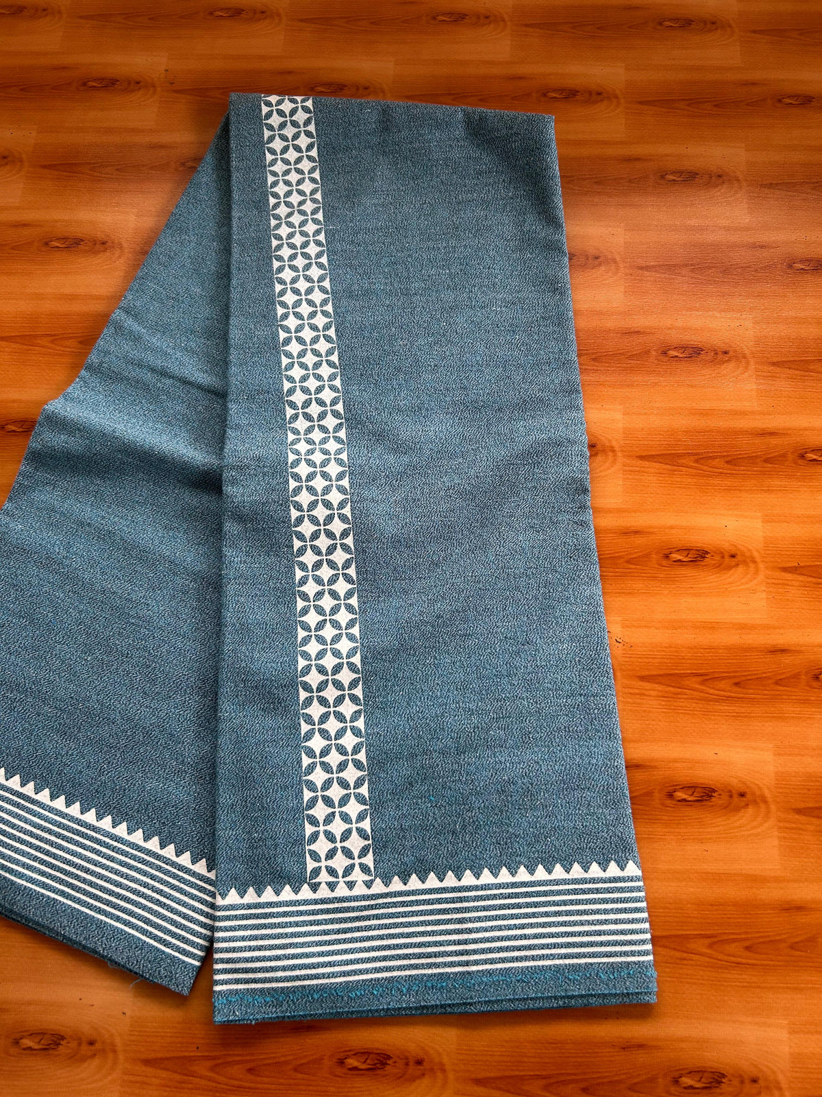 Kaitharikada - Single Kaily / Lungi - Mixed Cotton - 40s twisted - 1.5 inch White Printed kara with Light Blue , Black & White Shaded colour body (2 meter / 4 muzham) - 10 KK8083 GAN