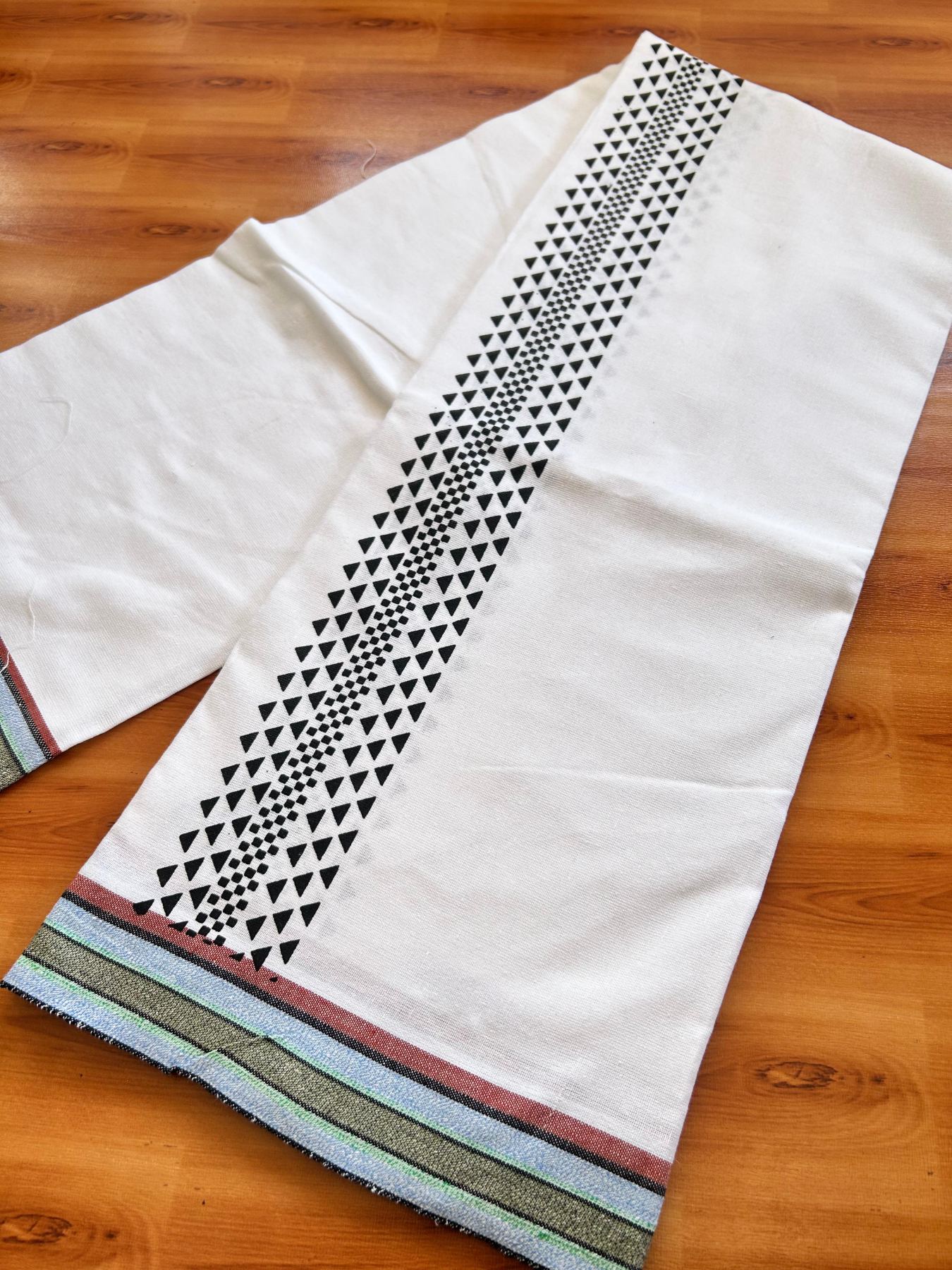 Kaitharikada - Single Kaily / Lungi - Mixed Cotton - 40s twisted - 2.5 inch Black Printed kara with White colour body (2 meter / 4 muzham) - 14 KK8074 SAT