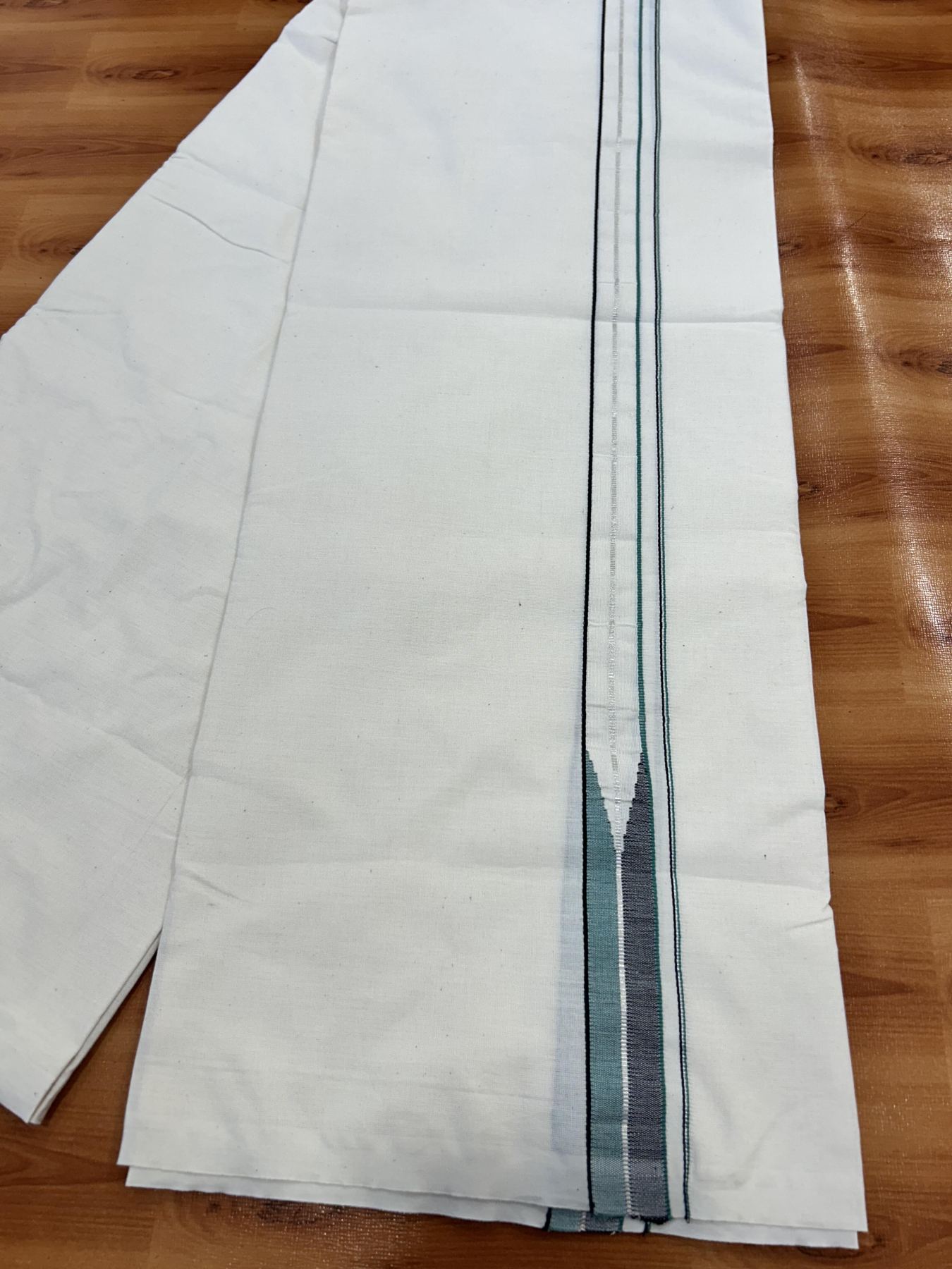 Single Mundu/Dhoti - Off White (Unbleached) 20% Discount !! KaithariKada Balaramapuram 100% Cotton Twisted 100s Thread - 0.75 inch Silver Kasav Black & Teal Green Puliyilakkara Chutty (2 meter/4 Muzham) - 1 KK5407 ASH