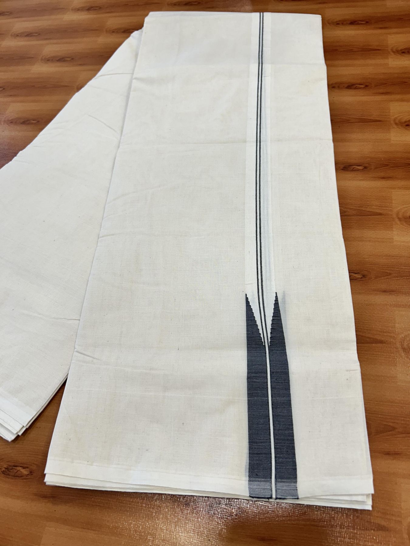 Double Off white Mundu/Dhoti - 20% Discount! KaithariKada Balaramapuram - 100% Cotton 100x100 - 1 inch Black Chutty Kara 4 mtr (8.5 muzham) - 18 KK5407 ASH