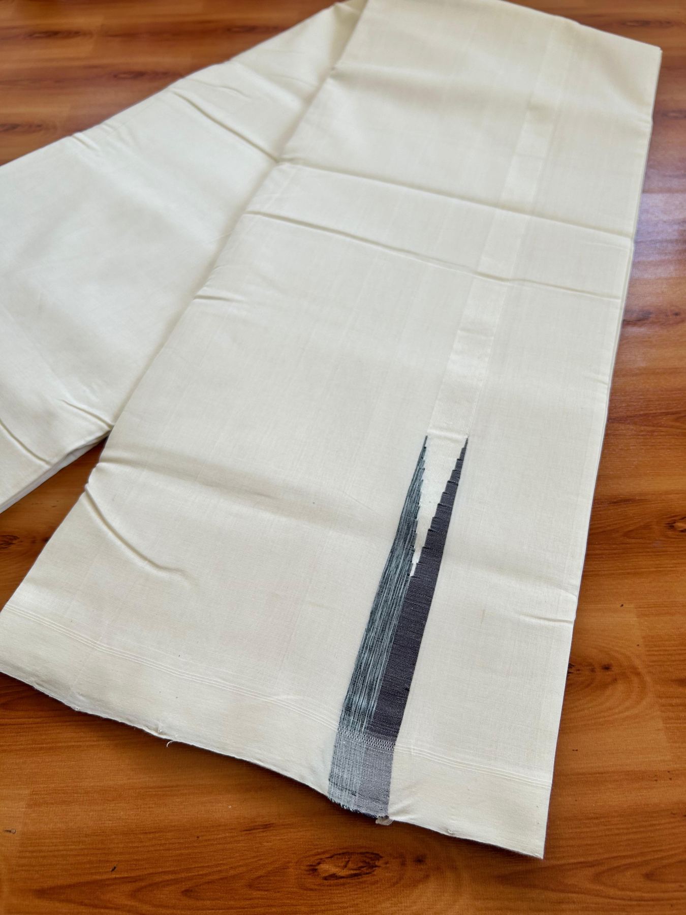 Off White - (Unbleached) Double Mundu/Dhoti - 25% Discount!! KaithariKada Handloom Unakkupaav Kerala Handloom 100% Pure Cotton - 100X80 - 0.75 inch Puliyilakkara Coffee Brown & Light Blue chutty Kara 4 meter (8.5 Muzham) - 10 KK5473 REA