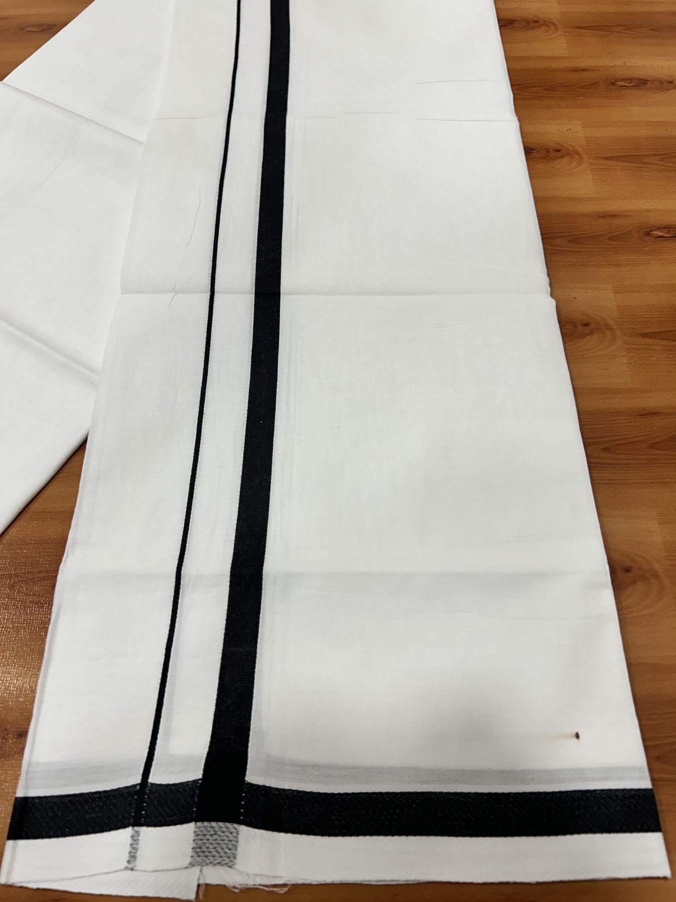 Single Pure White Mundu/Dhoti - KaithariKada Balaramapuram Pure Cotton - 70x30 - 0.5 Inch Black Kara 1.90 mtr (4 muzham) - 1 KK5418 PMC