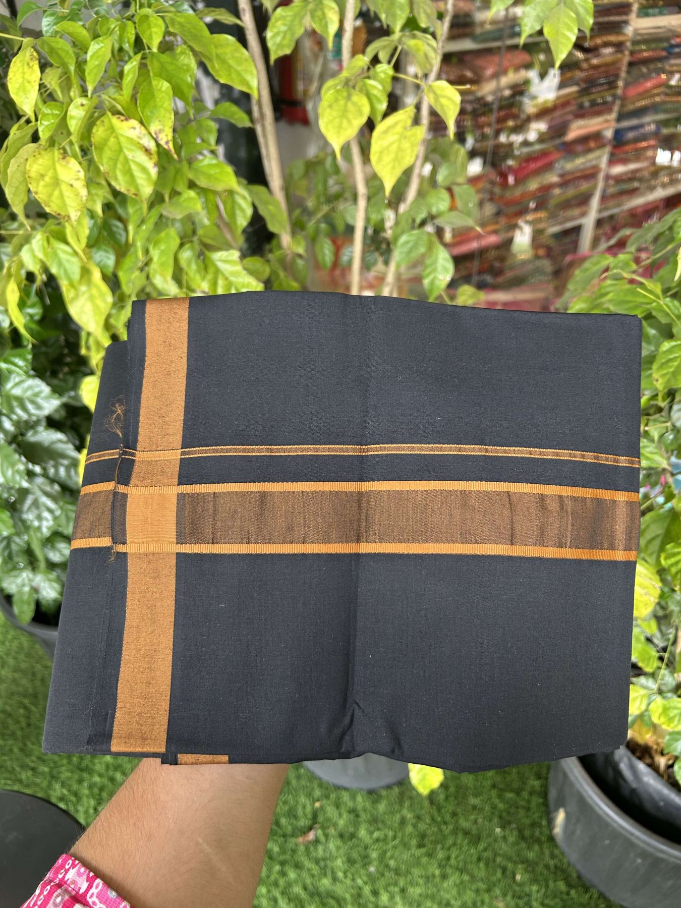 19% Discount!!! Kaitharikada - Single Kaily / Lungi - 40s - 1.25 inch Chocolate Brown Pattern striped kara with Black colour body (2 meter / 4 muzham) - 4 KK8042 GAN