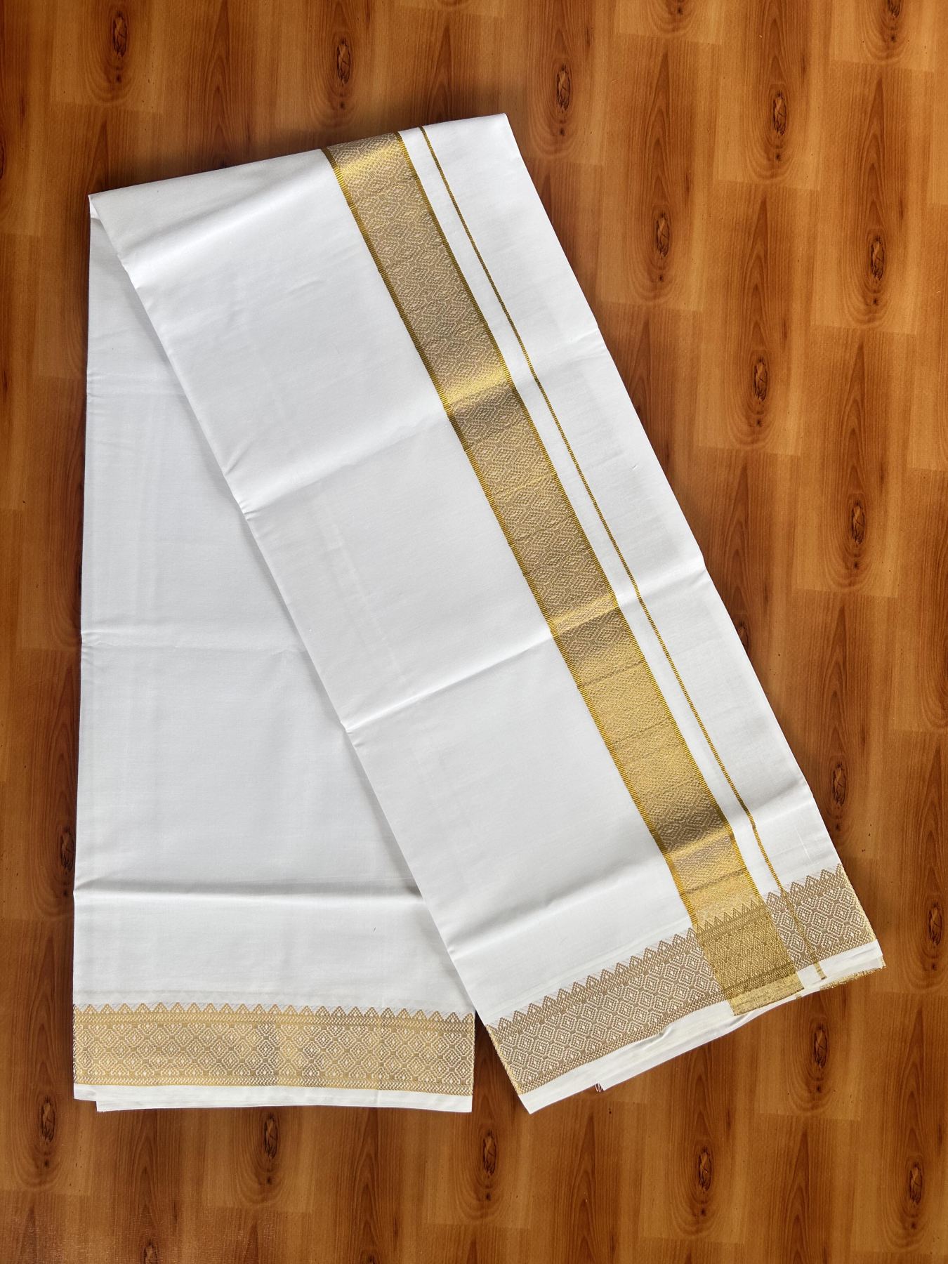 Single Pure White Mundu/Dhoti - 20% Discount!! Kaitharikada Balaramapuram Pure Cotton - 40s - 1.75 inch Gold Kasav Jacquard Design Kara 2 mtr (4 muzham) - 20 KK5405 GAN