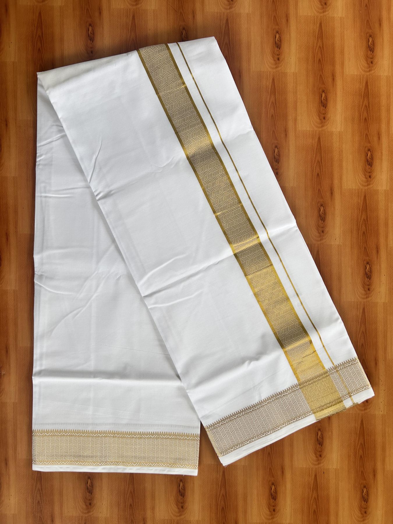 Single Pure White Mundu/Dhoti - 20% Discount!! Kaitharikada Balaramapuram Pure Cotton - 40s - 1.75 inch Gold Kasav Jacquard Design Kara 2 mtr (4 muzham) - 19 KK5405 GAN