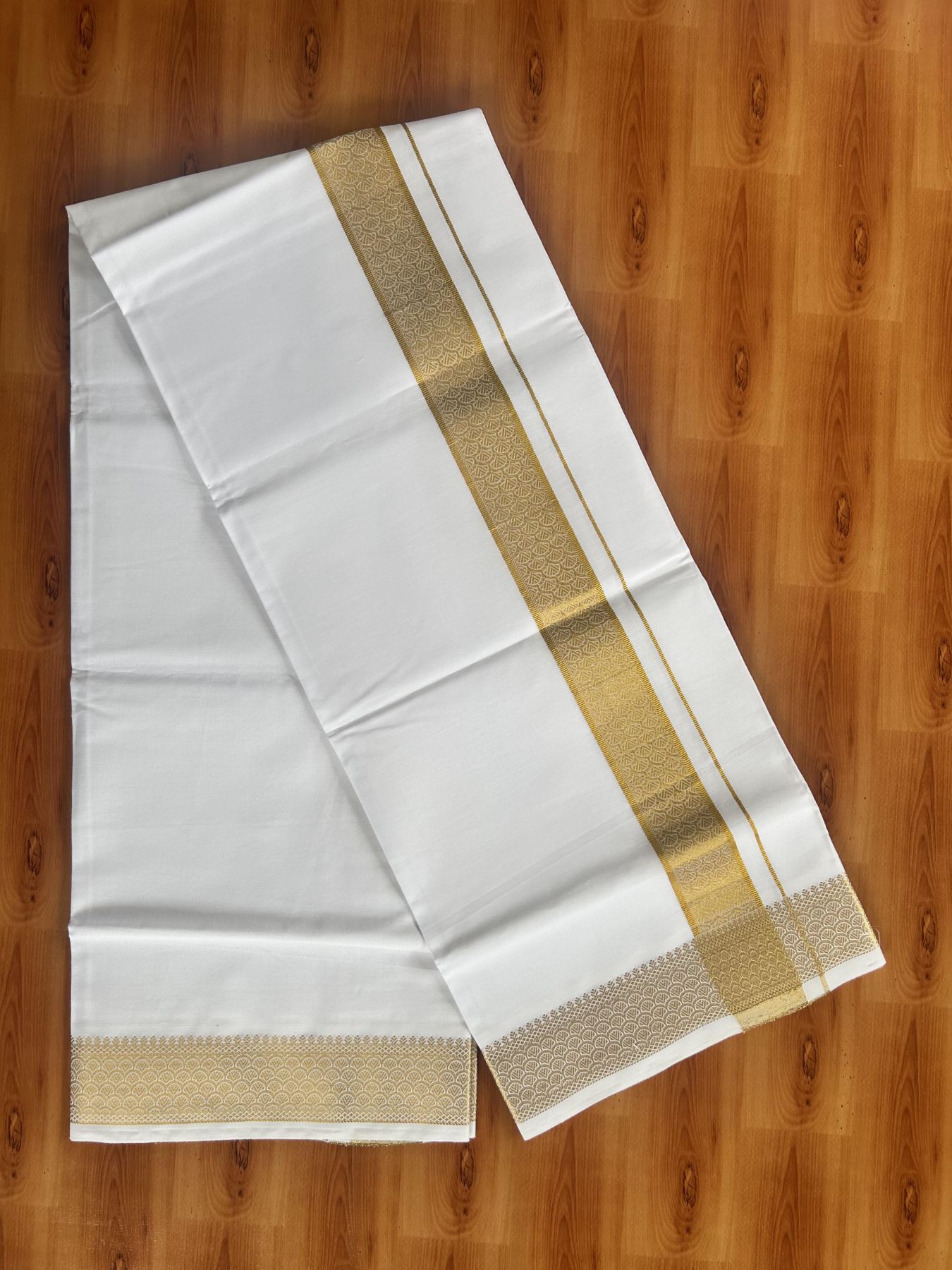 Single Pure White Mundu/Dhoti - 20% Discount!! Kaitharikada Balaramapuram Pure Cotton - 40s - 1.75 inch Gold Kasav Jacquard Design Kara 2 mtr (4 muzham) - 16 KK5405 GAN