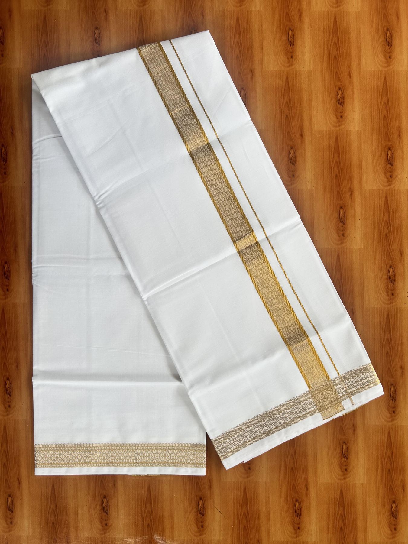 Single Pure White Mundu/Dhoti - 20% Discount!! Kaitharikada Balaramapuram Pure Cotton - 40s - 1.5 inch Gold Kasav Jacquard Design Kara 2 mtr (4 muzham) - 13 KK5405 GAN
