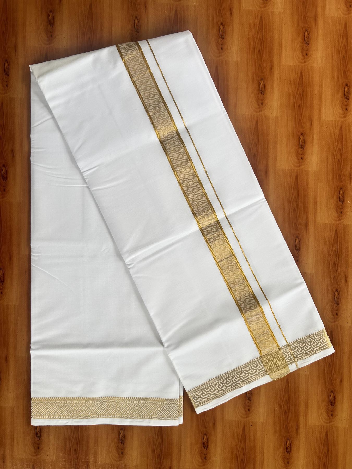 Single Pure White Mundu/Dhoti - 20% Discount!! Kaitharikada Balaramapuram Pure Cotton - 40s - 1.5 inch Gold Kasav Jacquard Design Kara 2 mtr (4 muzham) - 9 KK5405 GAN
