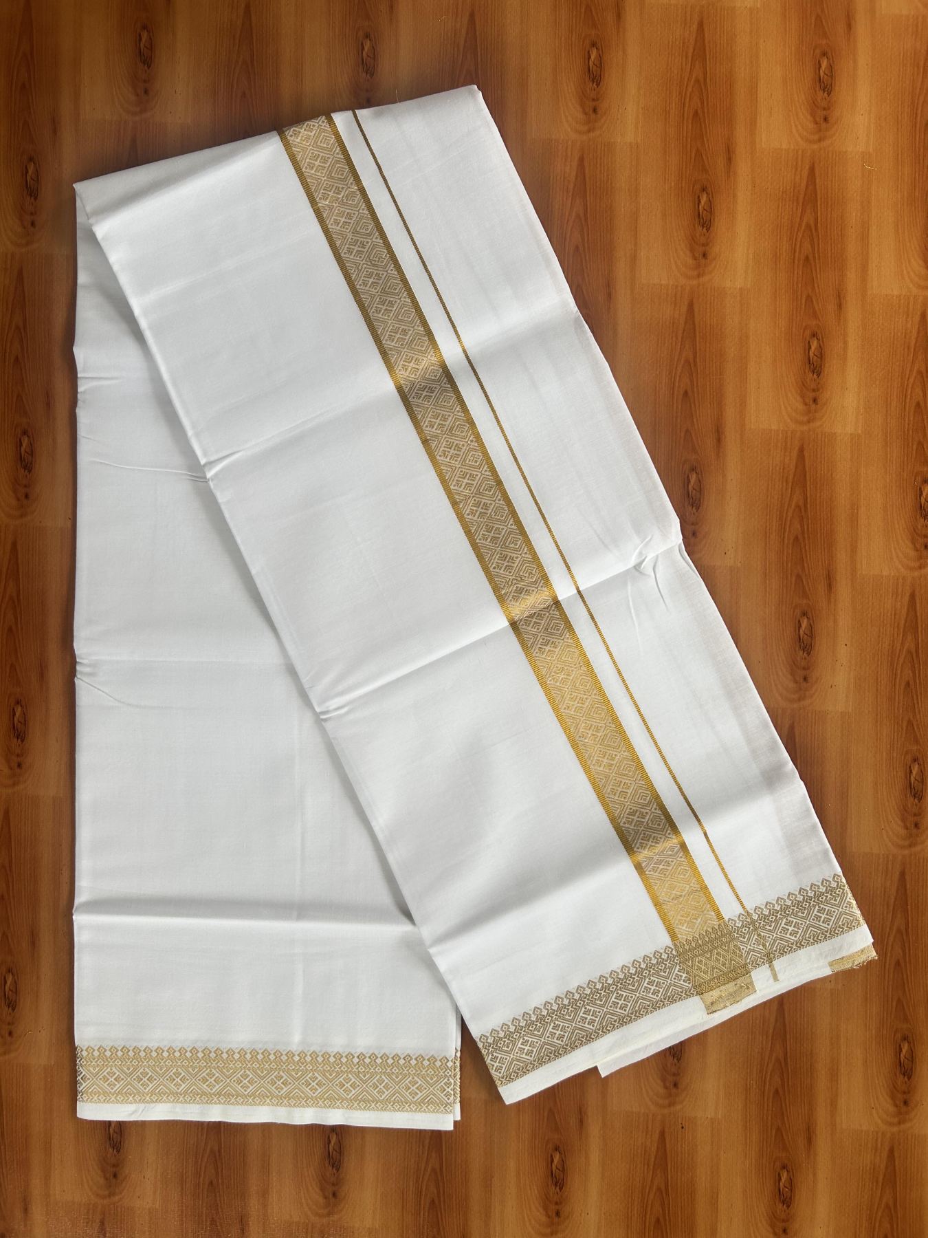Single Pure White Mundu/Dhoti - 20% Discount!! Kaitharikada Balaramapuram Pure Cotton - 40s - 1.5 inch Gold Kasav Jacquard Design Kara 2 mtr (4 muzham) - 8 KK5405 GAN