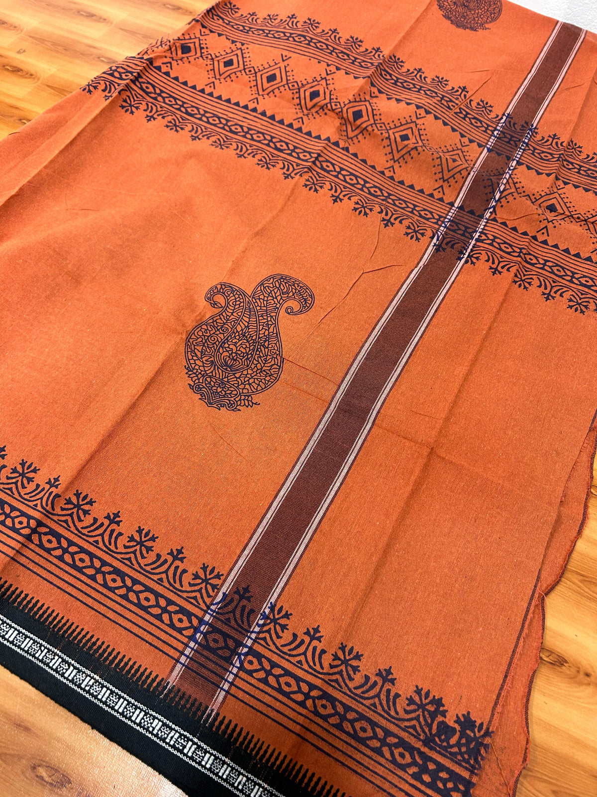 Single Kaily / Lungi - Kaitharikada - Mixed Cotton - 40s twisted - 1.5 inch Black White & Blue Printed Design Kara With Kavi Colour Body (2 meter / 4 muzham) - 9 KK8084 GAN