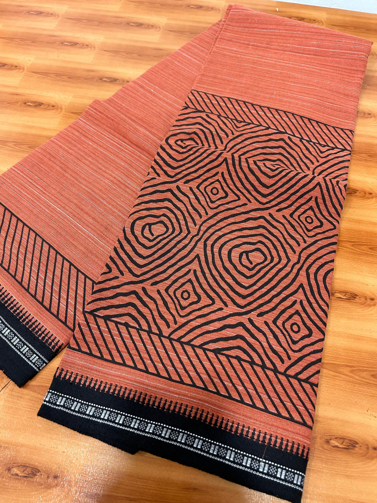 Single Kaily / Lungi - Kaitharikada - Mixed Cotton - 40s twisted - Black Printed Design Kara With Kavi Colour Body (2 meter / 4 muzham) - 16 KK8084 GAN