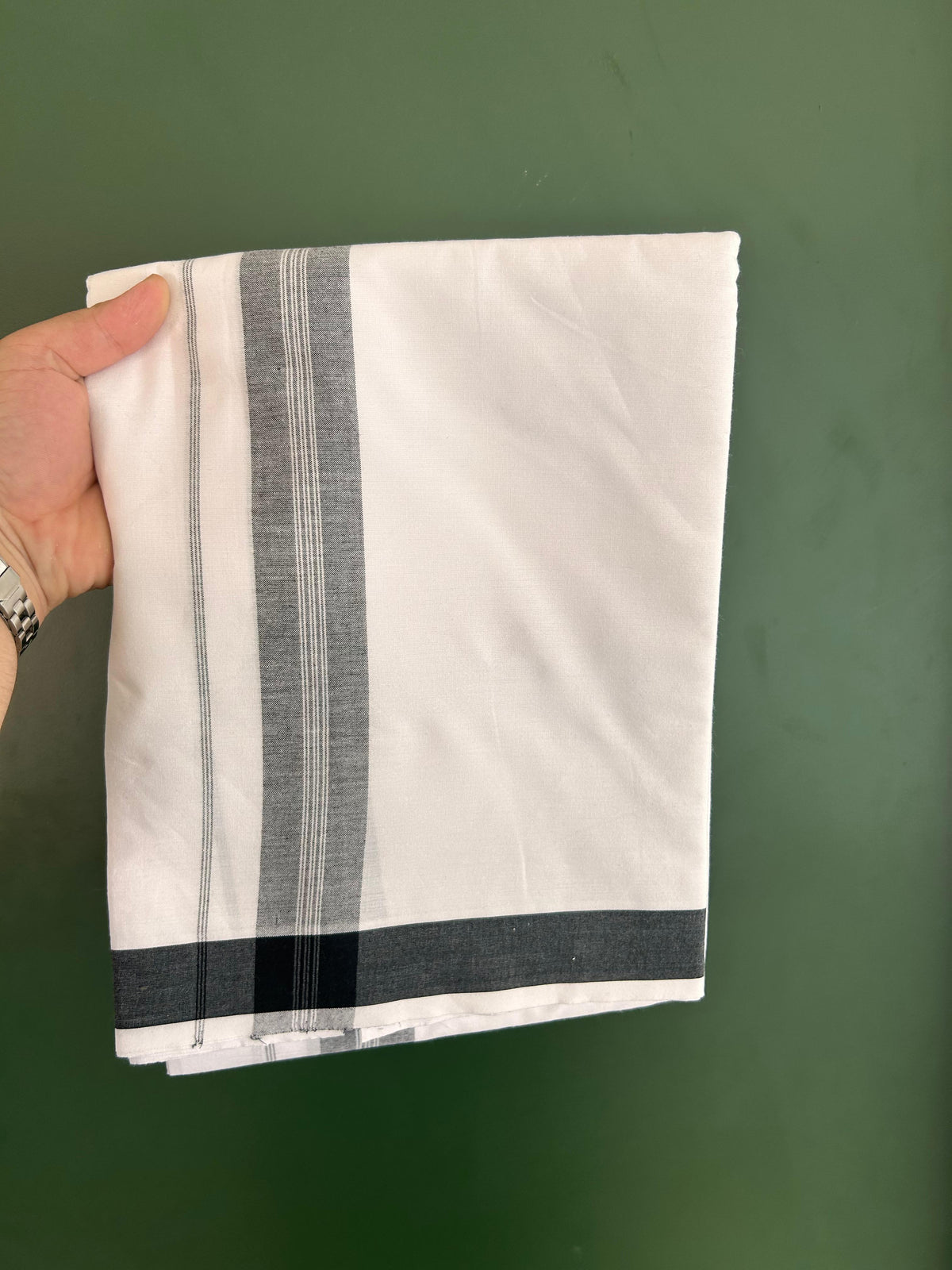 Kaitharikada - Single Kaily / Lungi - Mixed Cotton - 40s twisted - 1.5 inch Black Striped Kara with White colour body (2 meter / 4 muzham) - 1 KK5525 MRH