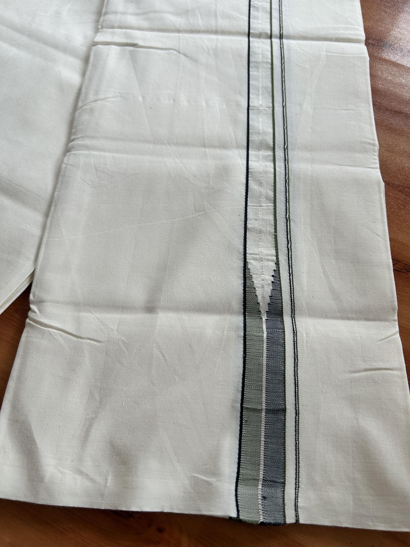 Single Mundu/Dhoti - Off White (Unbleached) 20% Discount !! KaithariKada Balaramapuram 100% Cotton Twisted 100s Thread - 0.75 inch Silver Kasav Black & Olive Green Puliyilakkara Chutty (2 meter/4 Muzham) - 2 KK5407 ASH