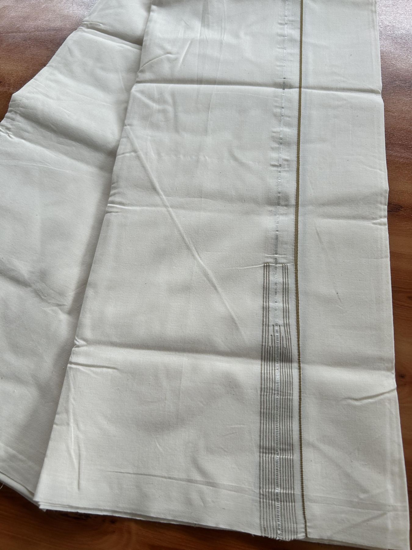 Single Mundu/Dhoti - Off White (Unbleached) 20% Discount !! KaithariKada Balaramapuram 100% Cotton Twisted 100s Thread - 0.75 inch Silver Kasav & Medium Brown Puliyilakkara Chutty (2 meter/4 Muzham) - 8 KK5407 ASH