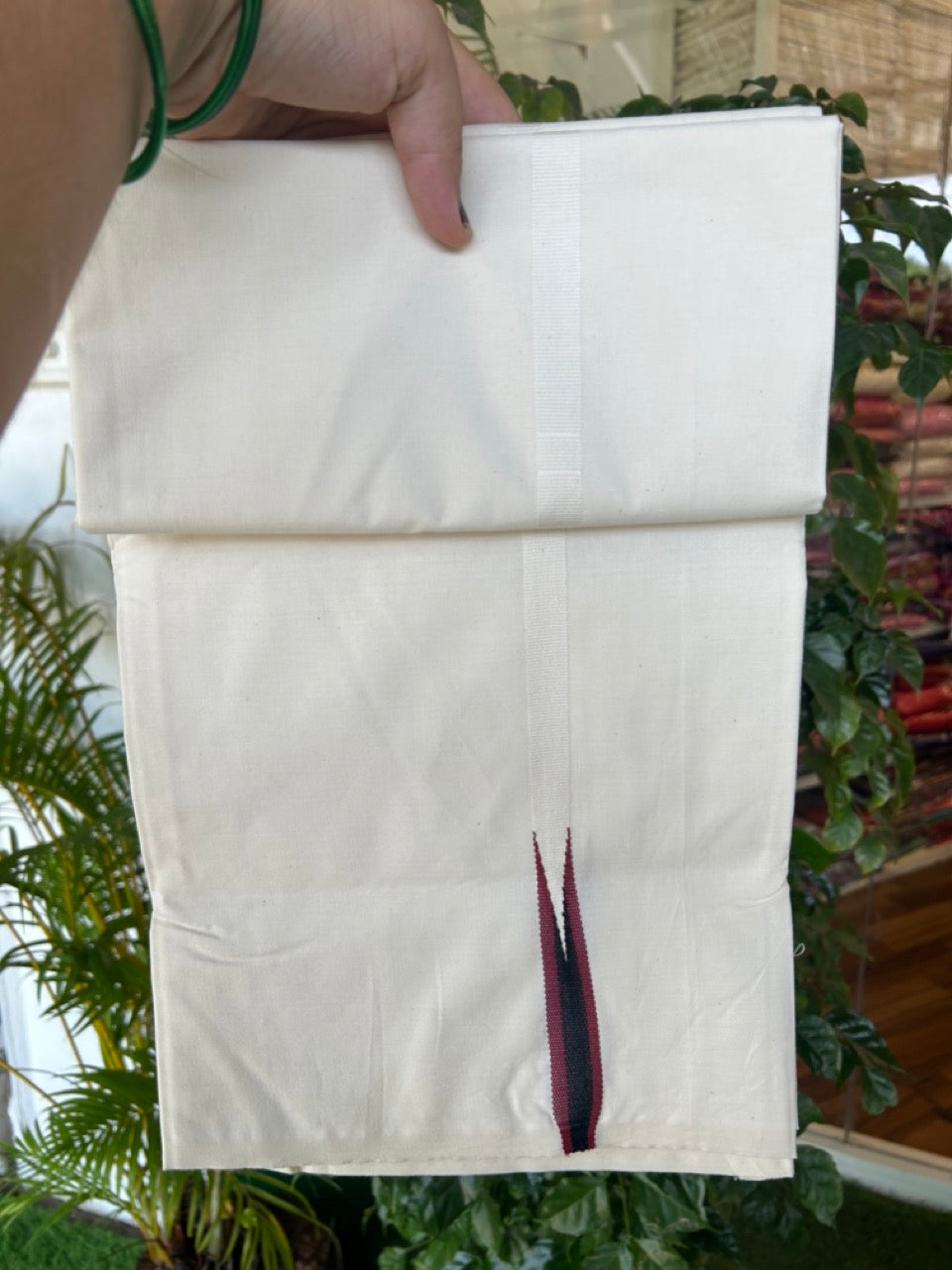 29% DISCOUNT ! KaithariKada Balaramapuram 100% COTTON SINGLE OFF WHITE (Unbleached) Mundu/Dhoti-Twisted 100s Thread- 0.5 inch Puliyilakkara Maroon & Black Chutty Kara (2 meter / 4 muzham)- 1KK5187ASH