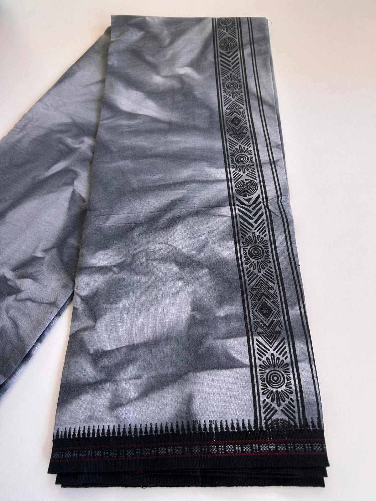 Single Kaily / Lungi - Kaitharikada - Mixed Cotton - 40s twisted - 1.5 inch Black Printed Design Kara With Ash Black & Black Shaded Colour Body (2 meter / 4 muzham) - 4 KK8088 SAT