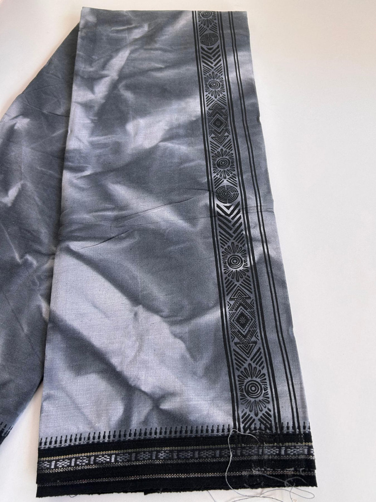 Single Kaily / Lungi - Kaitharikada - Mixed Cotton - 40s twisted - 1.5 inch Black Printed Design Kara With Ash Black & Black Shaded Colour Body (2 meter / 4 muzham) - 5 KK8088 SAT