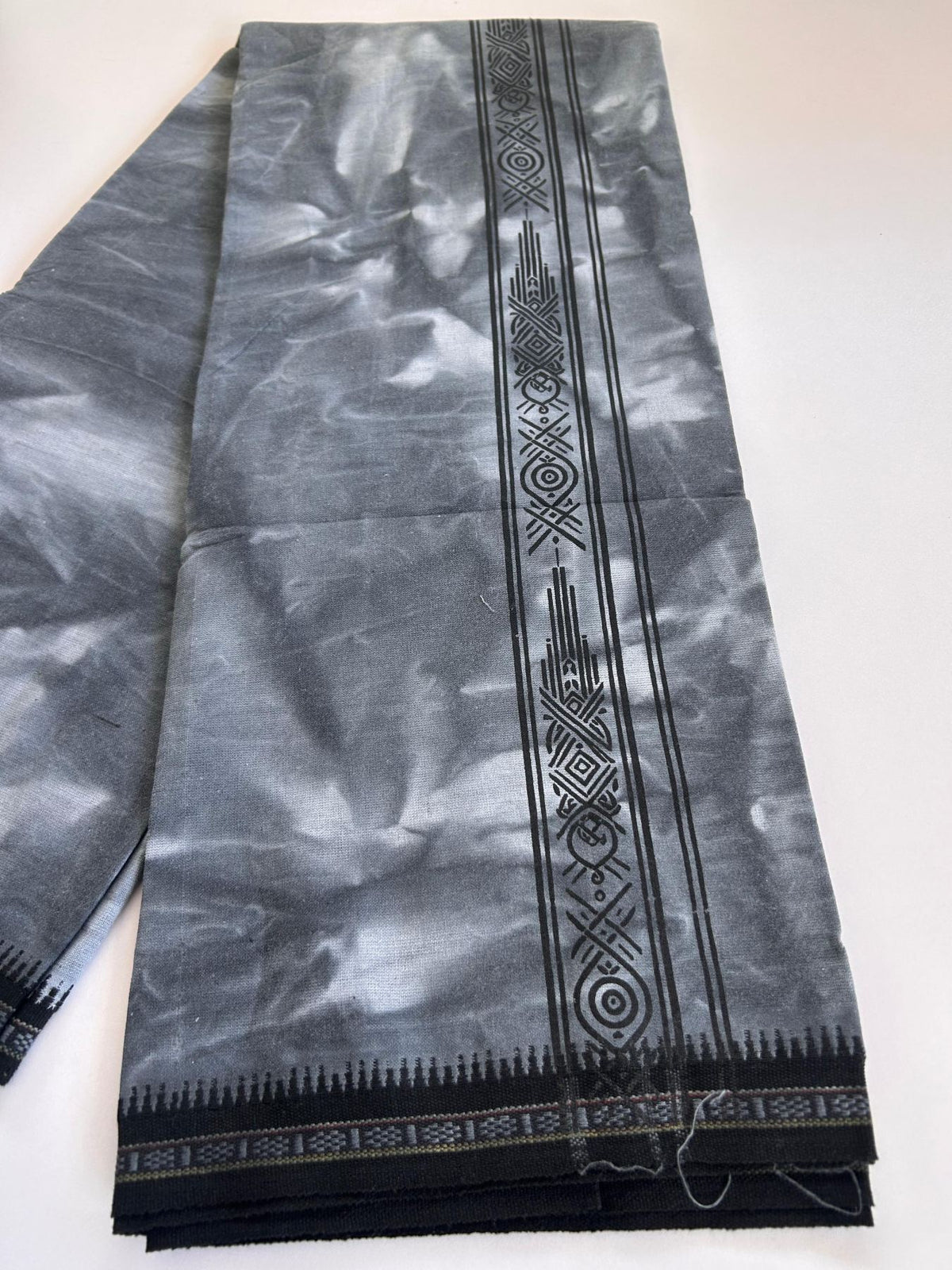Single Kaily / Lungi - Kaitharikada - Mixed Cotton - 40s twisted - 1.5 inch Black Printed Design Kara With Ash Grey & Black Shaded Colour Body (2 meter / 4 muzham) - 6 KK8088 SAT