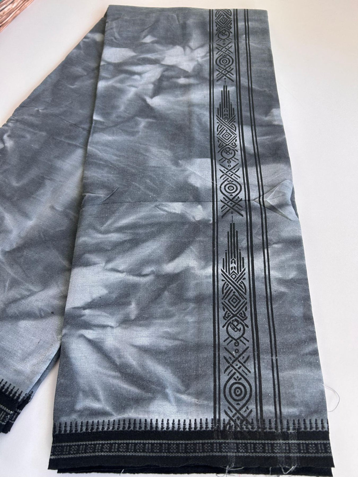 Single Kaily / Lungi - Kaitharikada - Mixed Cotton - 40s twisted - 1.5 inch Black Printed Design Kara With Ash Grey & Black Shaded Colour Body (2 meter / 4 muzham) - 7 KK8088 SAT