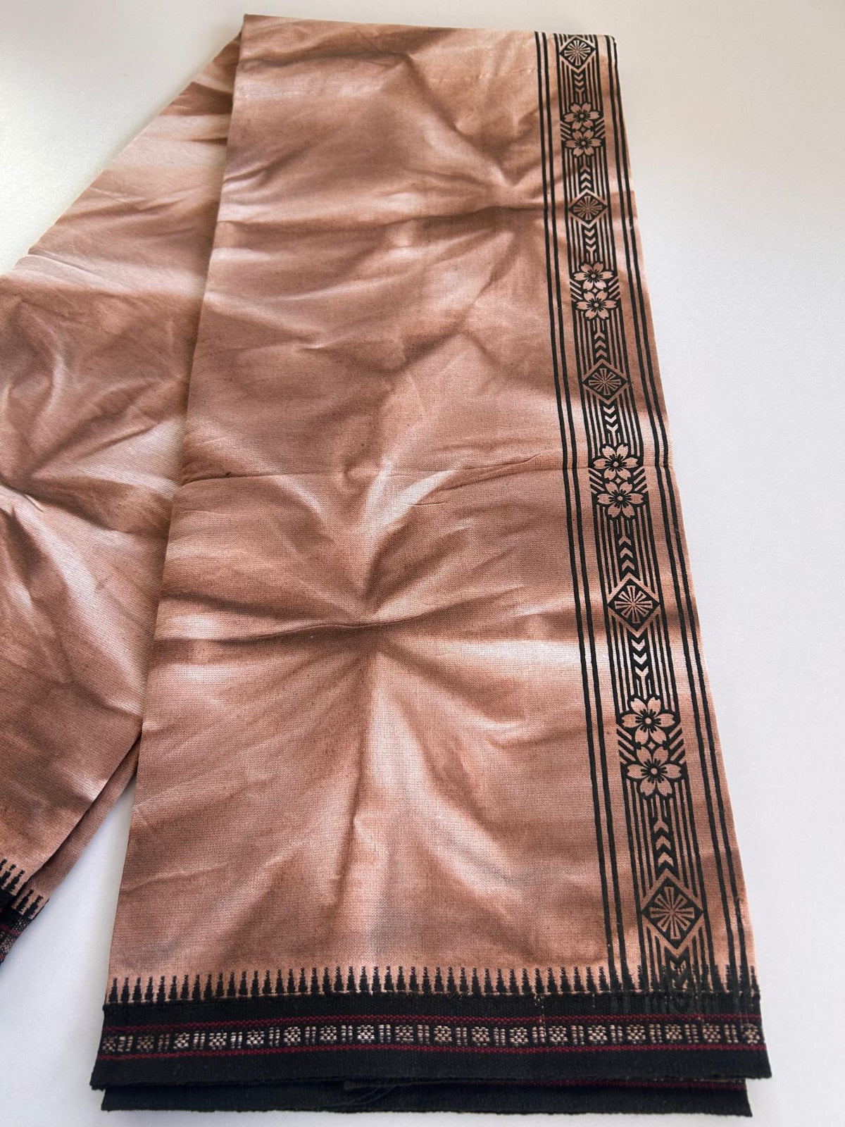 Single Kaily / Lungi - Kaitharikada - Mixed Cotton - 40s twisted - 2 inch Black Printed Design Kara With Peach Brown & White Shaded Colour Body (2 meter / 4 muzham) - 17 KK8088 SAT