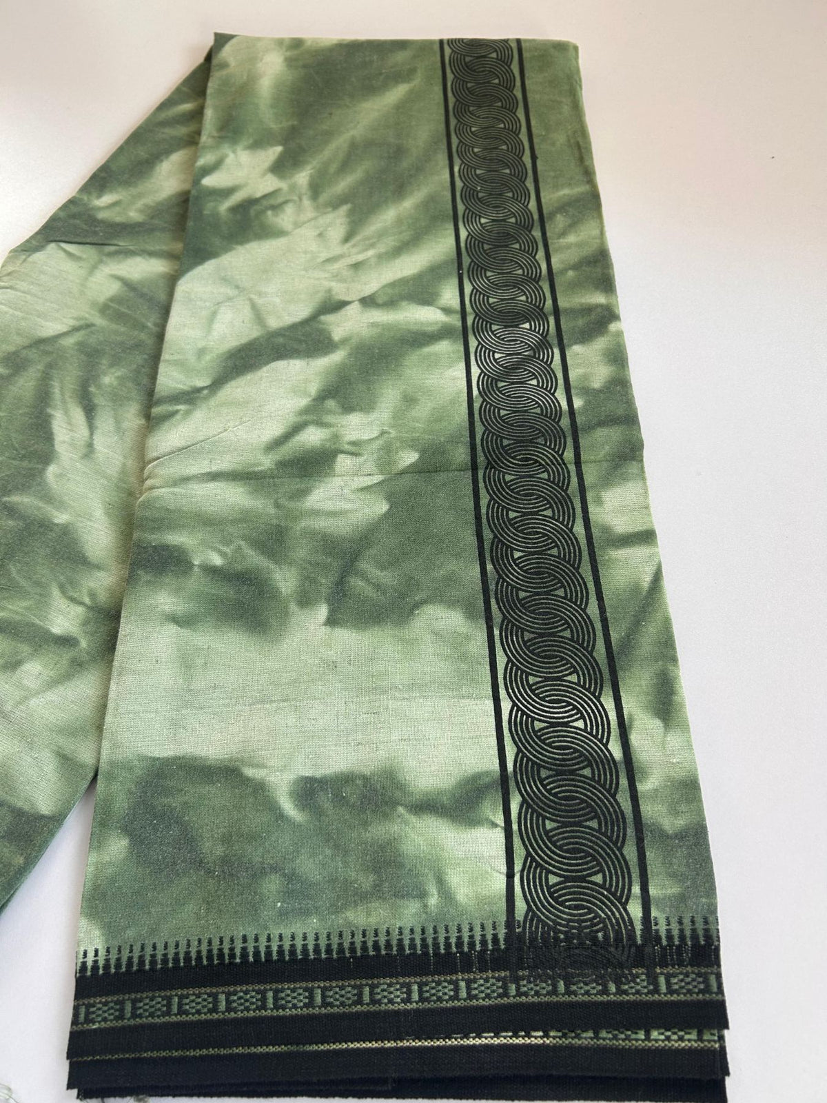 Single Kaily / Lungi - Kaitharikada - Mixed Cotton - 40s twisted - 2 inch Black Printed Design Kara With Light Green & White Shaded Colour Body (2 meter / 4 muzham) - 22 KK8088 SAT