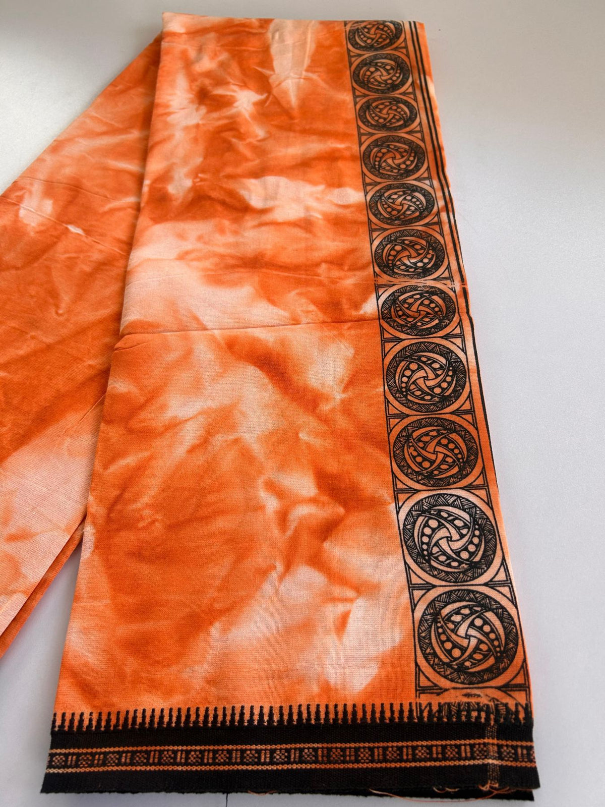 Single Kaily / Lungi - Kaitharikada - Mixed Cotton - 40s twisted - 2 inch Black Printed Design Kara With Orange & White Shaded Colour Body (2 meter / 4 muzham) - 23 KK8088 SAT