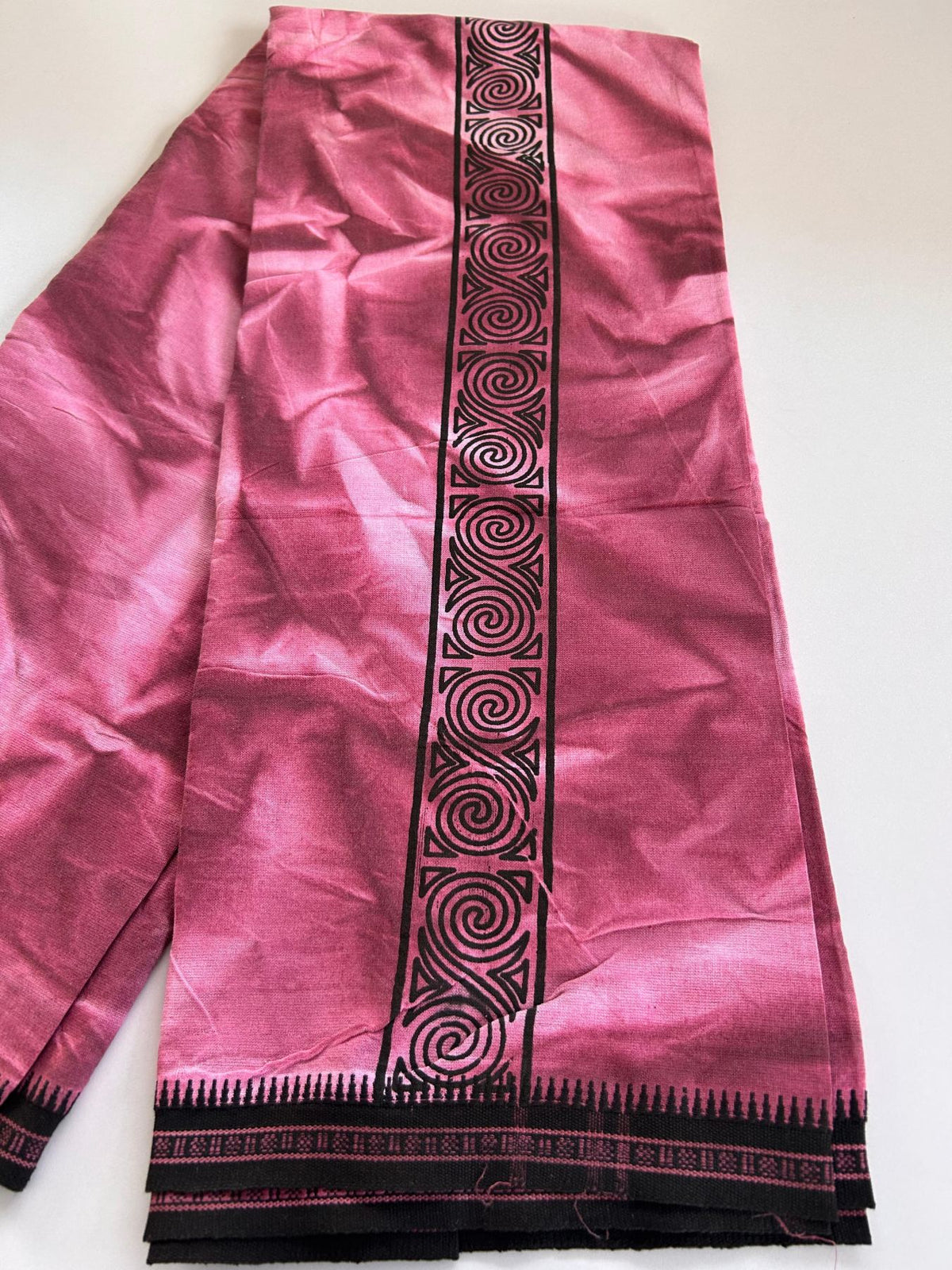 Single Kaily / Lungi - Kaitharikada - Mixed Cotton - 40s twisted - 2 inch Black Printed Design Kara With Pastel Maroon & White Shaded Colour Body (2 meter / 4 muzham) - 26 KK8088 SAT