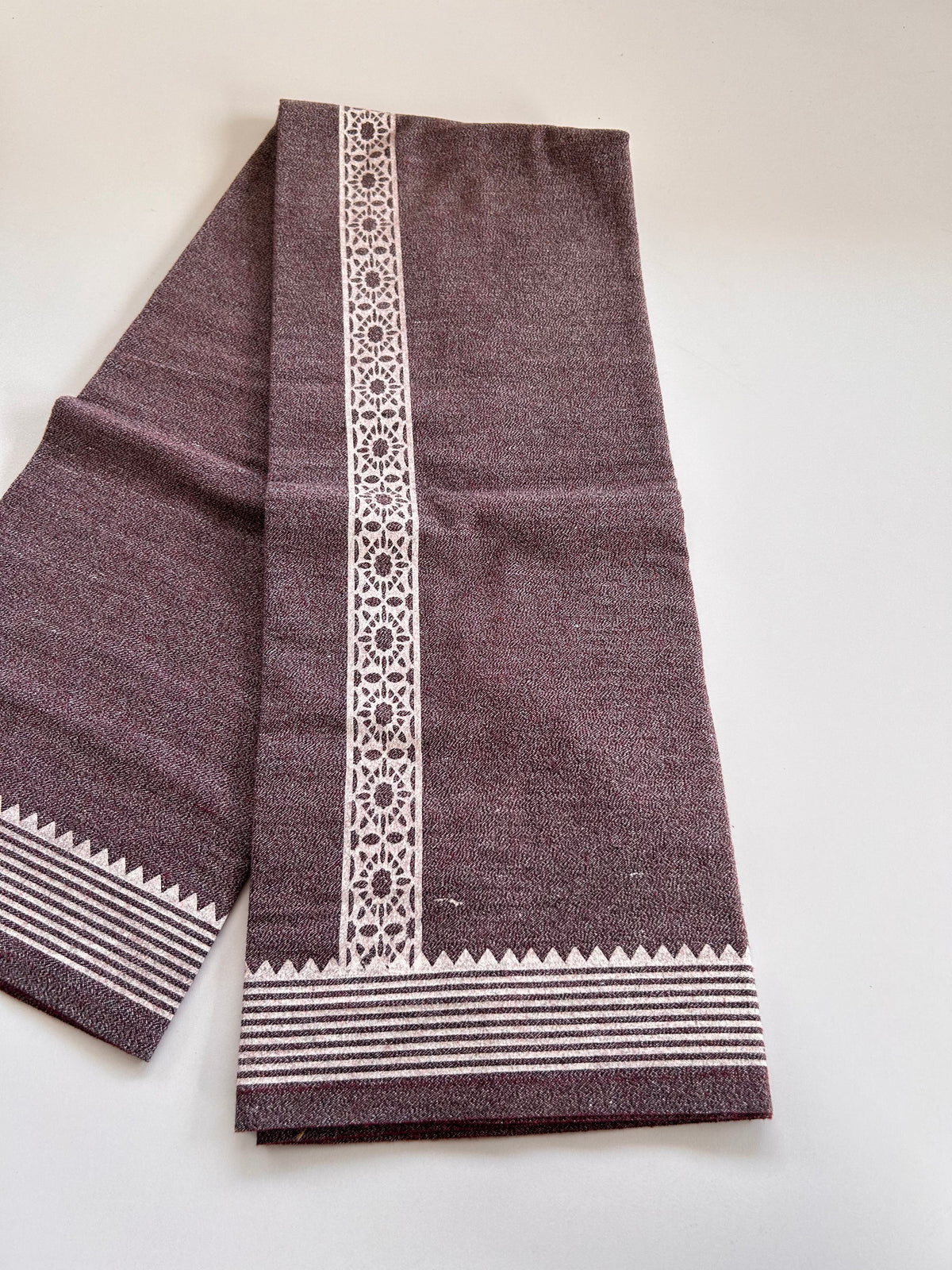 Kaitharikada - Single Kaily / Lungi - Mixed Cotton - 40s twisted - 1.5 inch White Printed kara with Maroon , Black & White Shaded colour body (2 meter / 4 muzham) - 19 KK8083 GAN