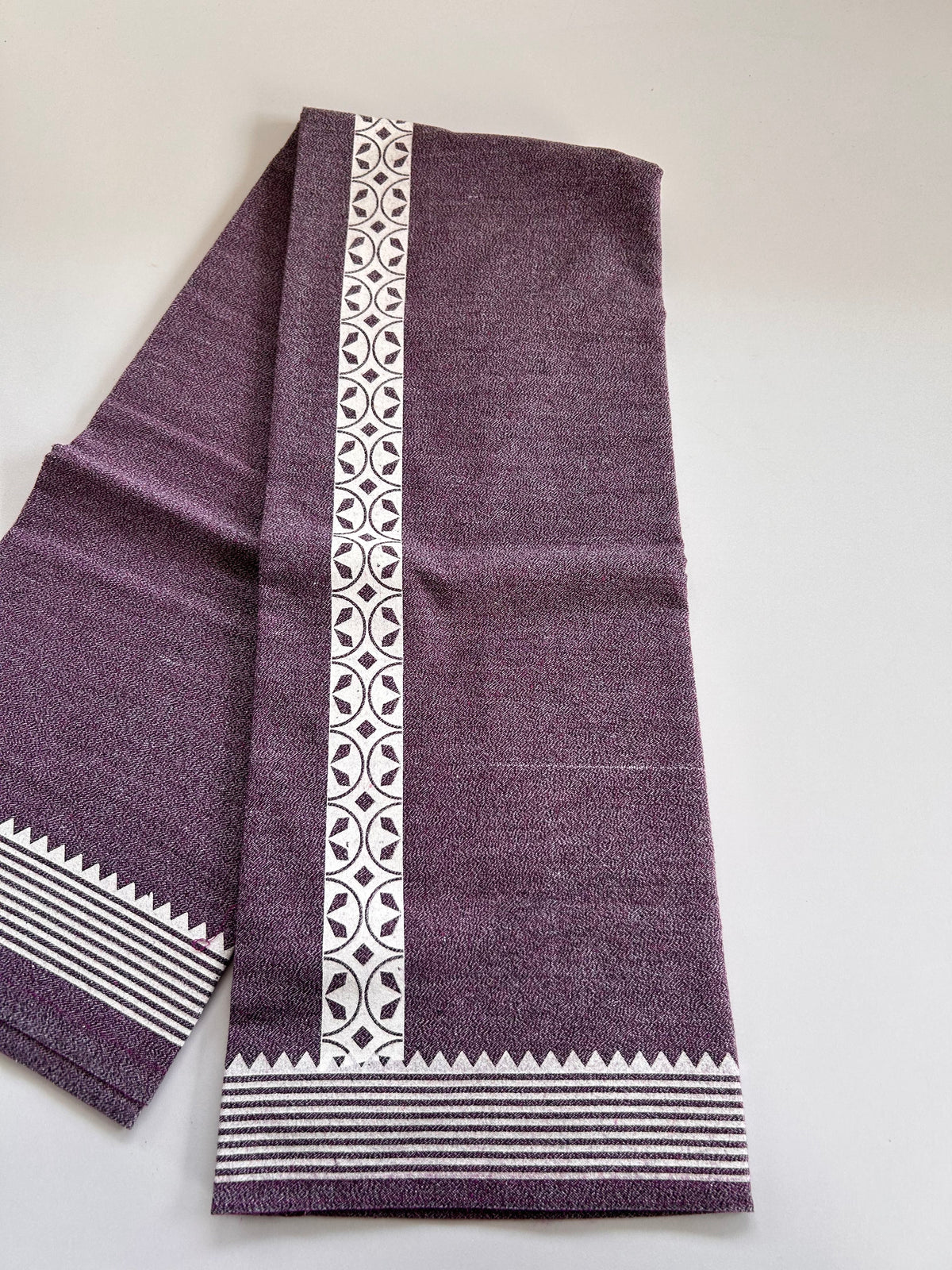 Kaitharikada - Single Kaily / Lungi - Mixed Cotton - 40s twisted - 1.5 inch White Printed kara with Purple , Black & White Shaded colour body (2 meter / 4 muzham) - 14 KK8083 GAN