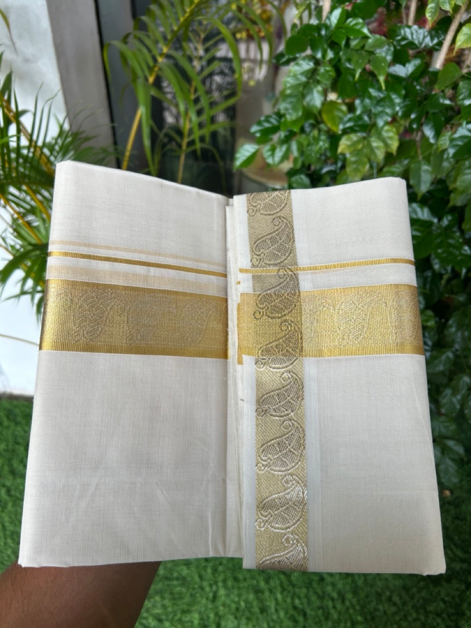 25% DISCOUNT ! KaithariKada HANDLOOM Unakkupaav Balaramapuram - 100% PURE Cotton Off White - (Unbleached) Double Mundu/Dhoti - 1.75 inch Gold Kasavu Jacquard Design Kara - 8KK5190ABH