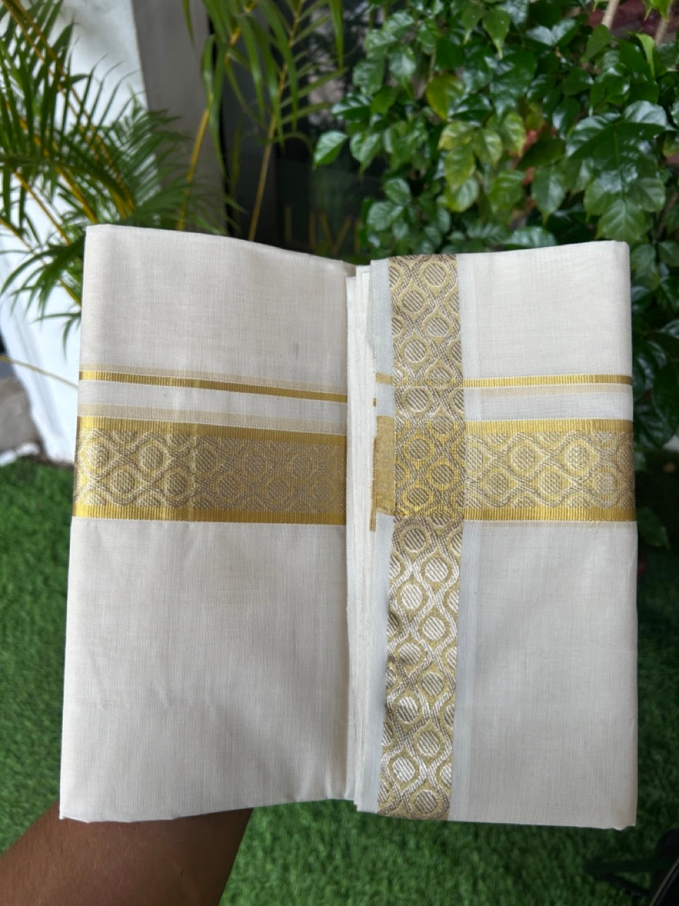 25% DISCOUNT ! KaithariKada HANDLOOM Unakkupaav Balaramapuram - 100% PURE Cotton Off White - (Unbleached) Double Mundu/Dhoti - 1.75 inch Gold Kasavu Jacquard Design Kara - 9KK5190ABH