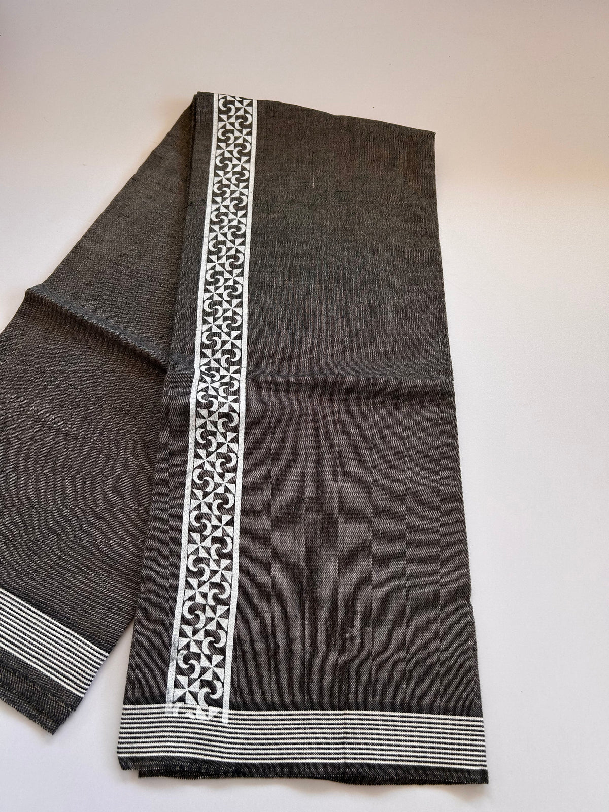 Single Kaily / Lungi - Kaitharikada - Mixed Cotton - 2/40s twisted - 2 inch White Printed Design Kara With Peach & Black Colour Body (2 meter / 4 muzham) - 26 KK8089 SAT