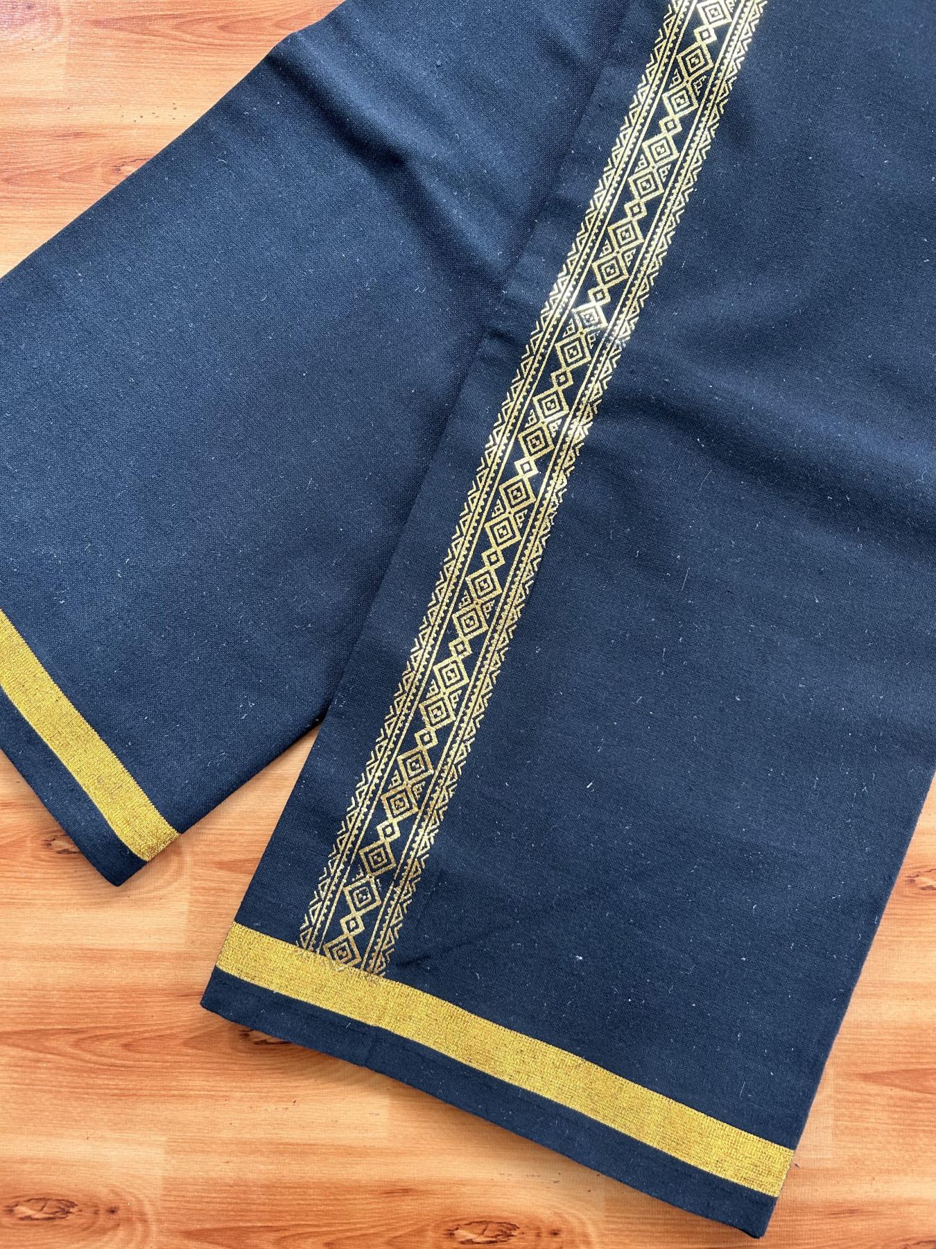 Kaitharikada - Single Kaily / Lungi - Mixed Cotton - 40s twisted - 1.5 inch Dark Gold Kasav Printed Design kara with Black colour body (2 meter / 4 muzham) - 13 KK8058 GAN