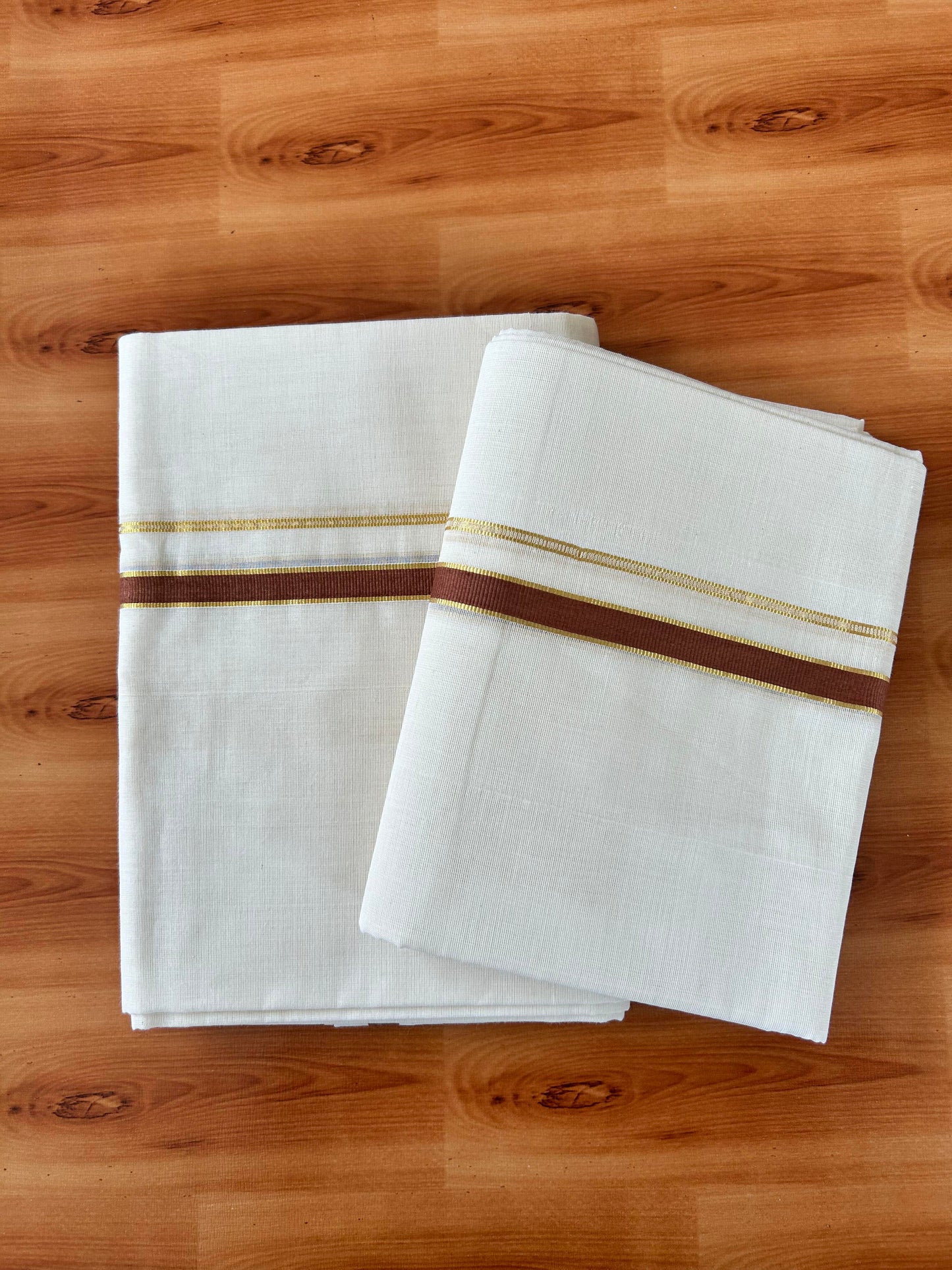 Off White Single Set Mundu 25% Discount !! KaithariKada Handloom Millpaav Balaramapuram - 100% Pure Cotton - 80X90 - 1 cm Puliyilakkara Gold Kasav & Brown Chutty Kara - Mundu 2 mtr & Neriyath 2.45 mtr - 6 KK5458 SOM