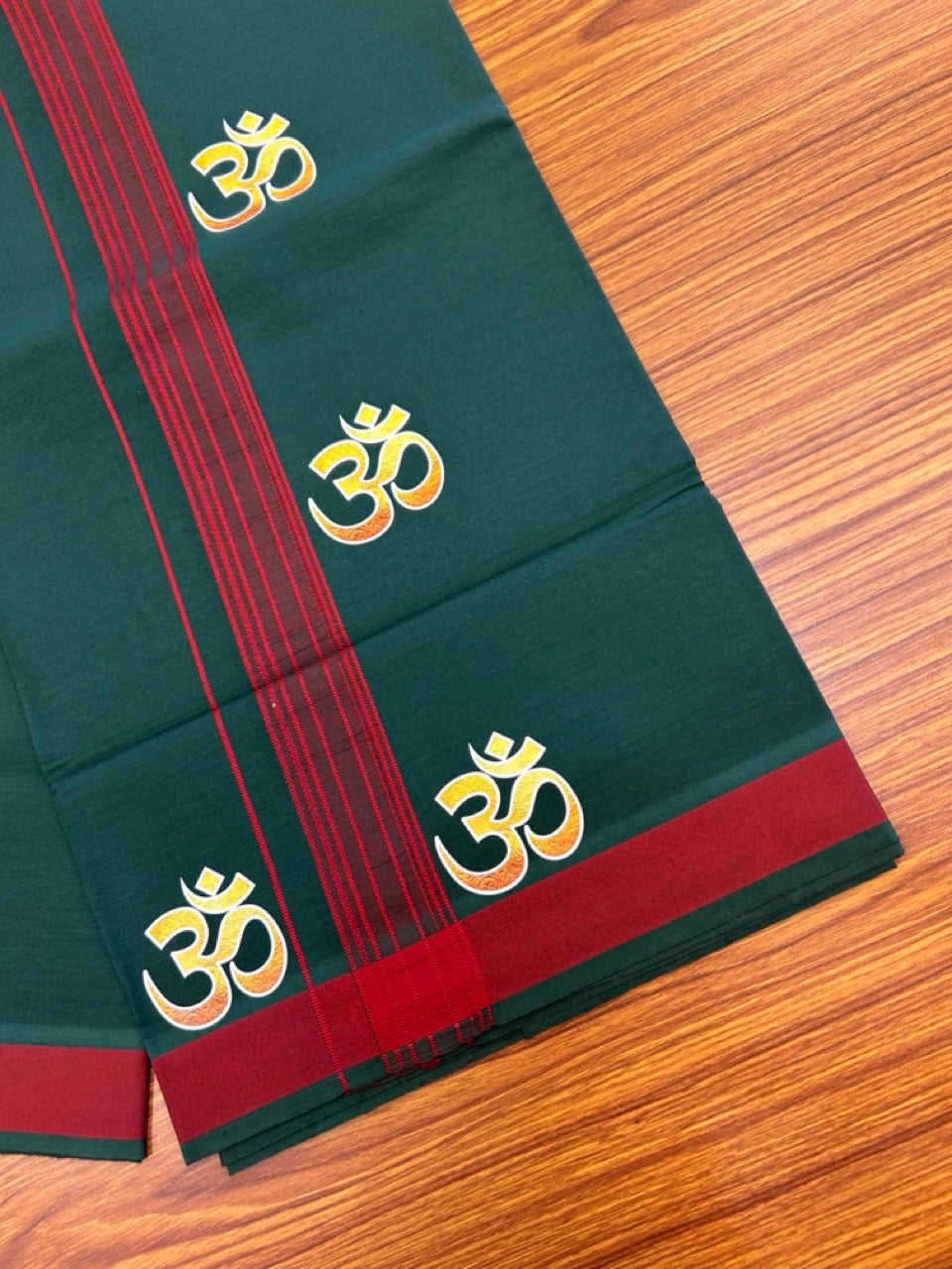 33% Discount ! Kaitharikada Pure Cotton - Single Kaily / Lungi -(40s)- 1.5 inch Maroon Red Striped Ohm Printed Design kara with Green colour body (2 meter / 4 muzham) - 4 KK8033 GAN