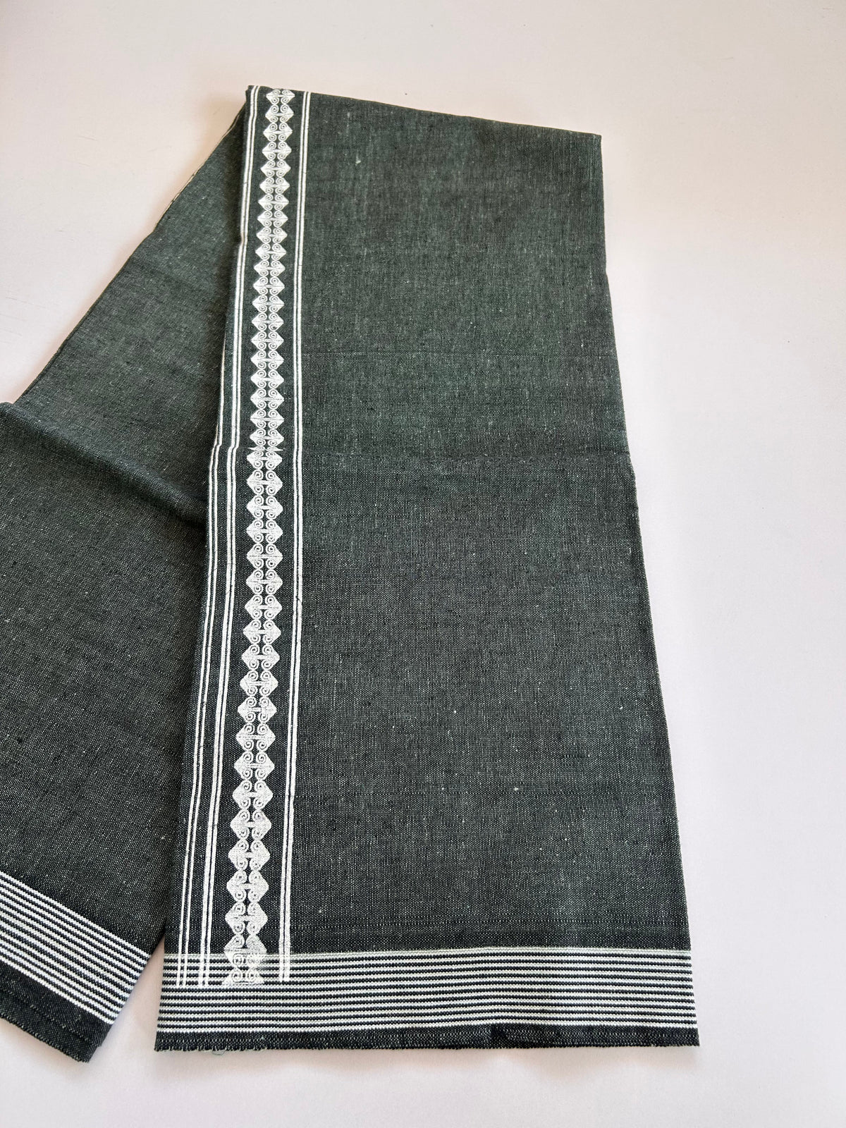 Single Kaily / Lungi - Kaitharikada - Mixed Cotton - 2/40s twisted - 2 inch White Printed Design Kara With Green & Black Colour Body (2 meter / 4 muzham) - 21 KK8089 SAT