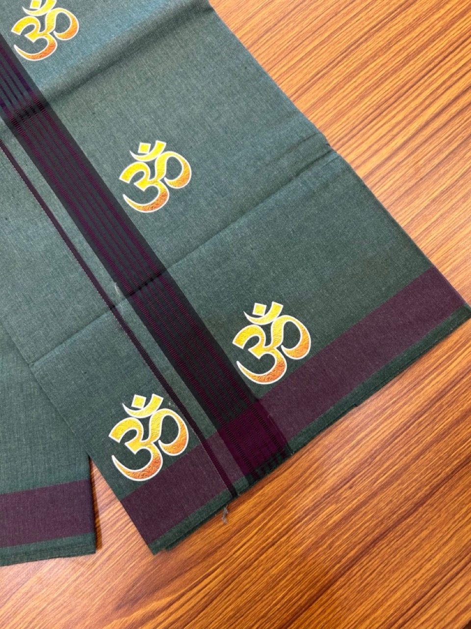 21% Discount ! Kaitharikada Pure Cotton - Single Kaily / Lungi -(40s)- 1.25 inch Dark Purple Striped Ohm Printed Design kara with Green Shaded colour body (2 meter / 4 muzham) - 9 KK8033 GAN