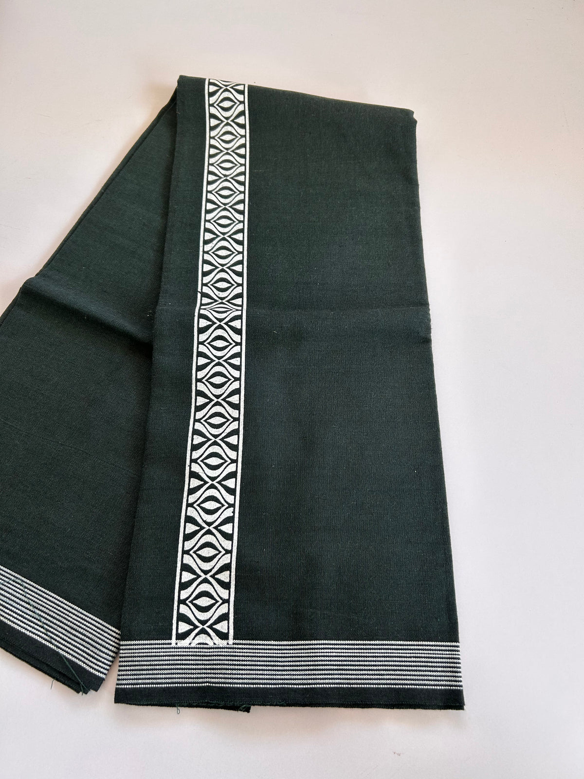 Single Kaily / Lungi - Kaitharikada - Mixed Cotton - 2/40s twisted - 2 inch White Printed Design Kara With Dark Green & Black Colour Body (2 meter / 4 muzham) - 8 KK8089 SAT