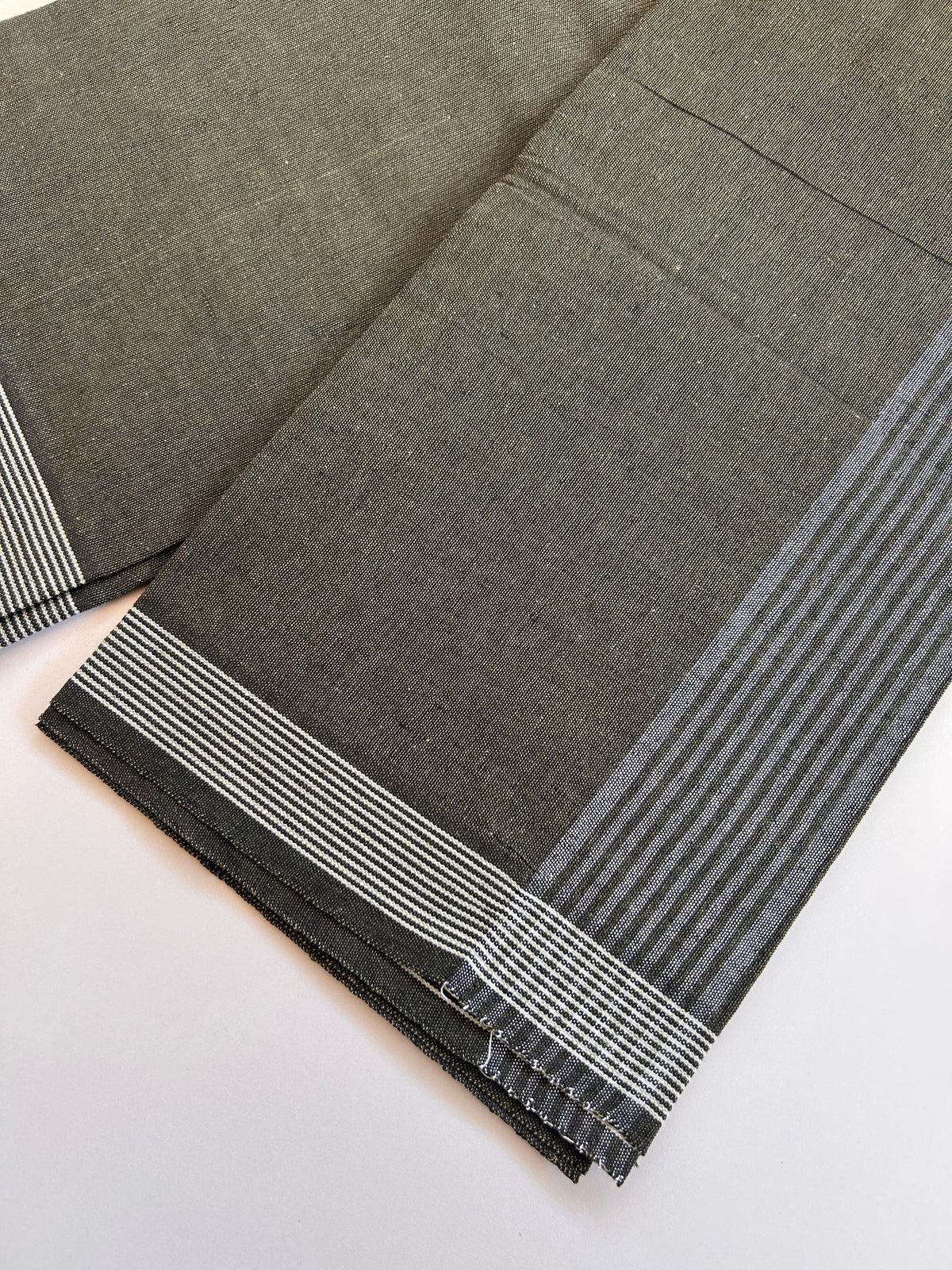 Kaitharikada - Single Kaily / Lungi - Mixed Cotton - (2/40s) twisted - 2.25 inch White Striped kara with Olive Green & Black Shaded colour body (2 meter / 4 muzham) - 12 KK8089 SAT