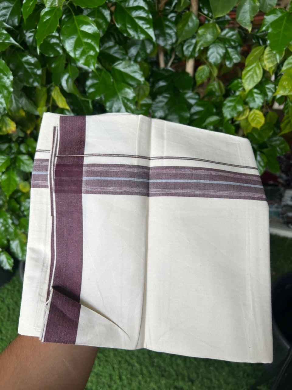 24% Discount !! KaithariKada Balaramapuram 100% Cotton OFF WHITE (Unbleached) Single Mundu/Dhoti - Twisted 60s Thread - 1.25 inch Silver kasavu Dark Maroon White & Navy blue shaded striped Kara (2 meter / 4 muzham) - 48KK5241 GL