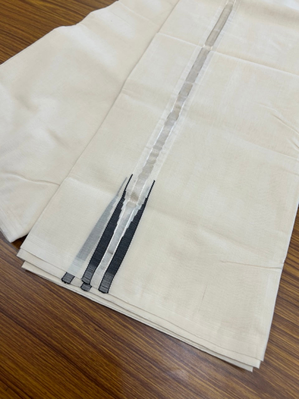 25% Discount ! KaithariKada Handloom Millpaav Balaramapuram - 100% Pure Cotton Off White Double - (Unbleached) Mundu/Dothi - 80X90 - 1 inch Puliyilakkara Silver Kasavu & Black chutty Kara 4 mtr (8.5 Muzham) - 140 KK5236 RAM
